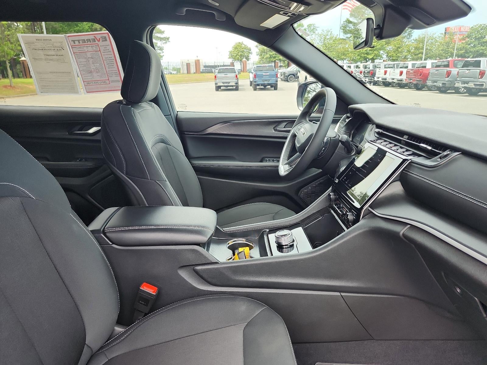 2025 Jeep Grand Cherokee L Laredo
