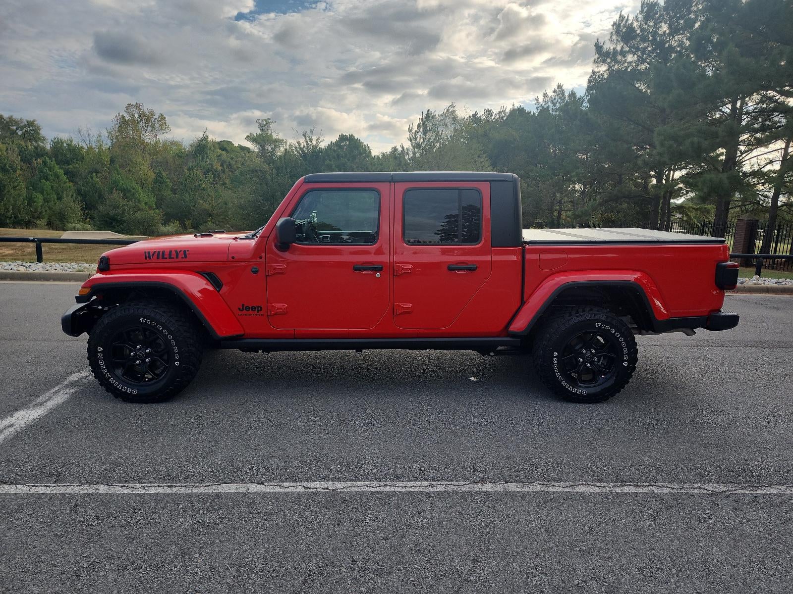 Used 2024 Jeep Gladiator Willys with VIN 1C6HJTAG6RL110048 for sale in Little Rock