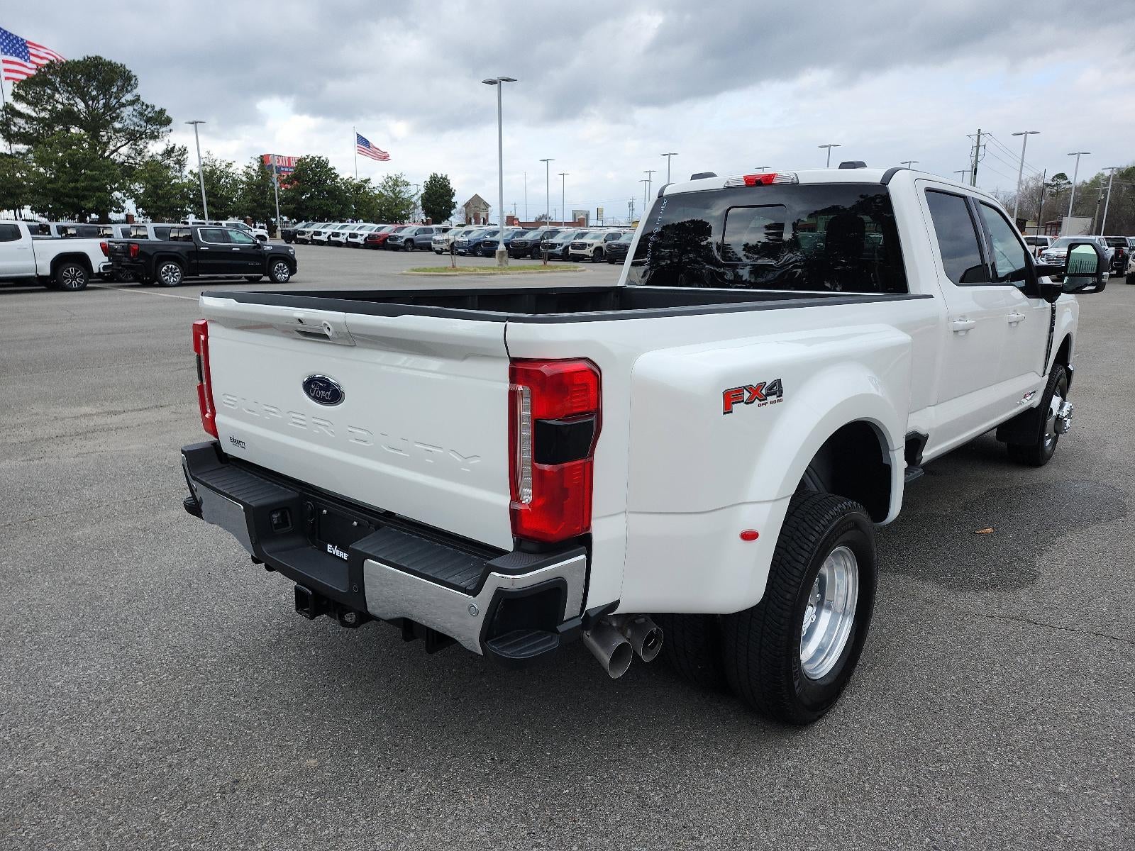 2024 Ford Super Duty F-350 DRW LARIAT