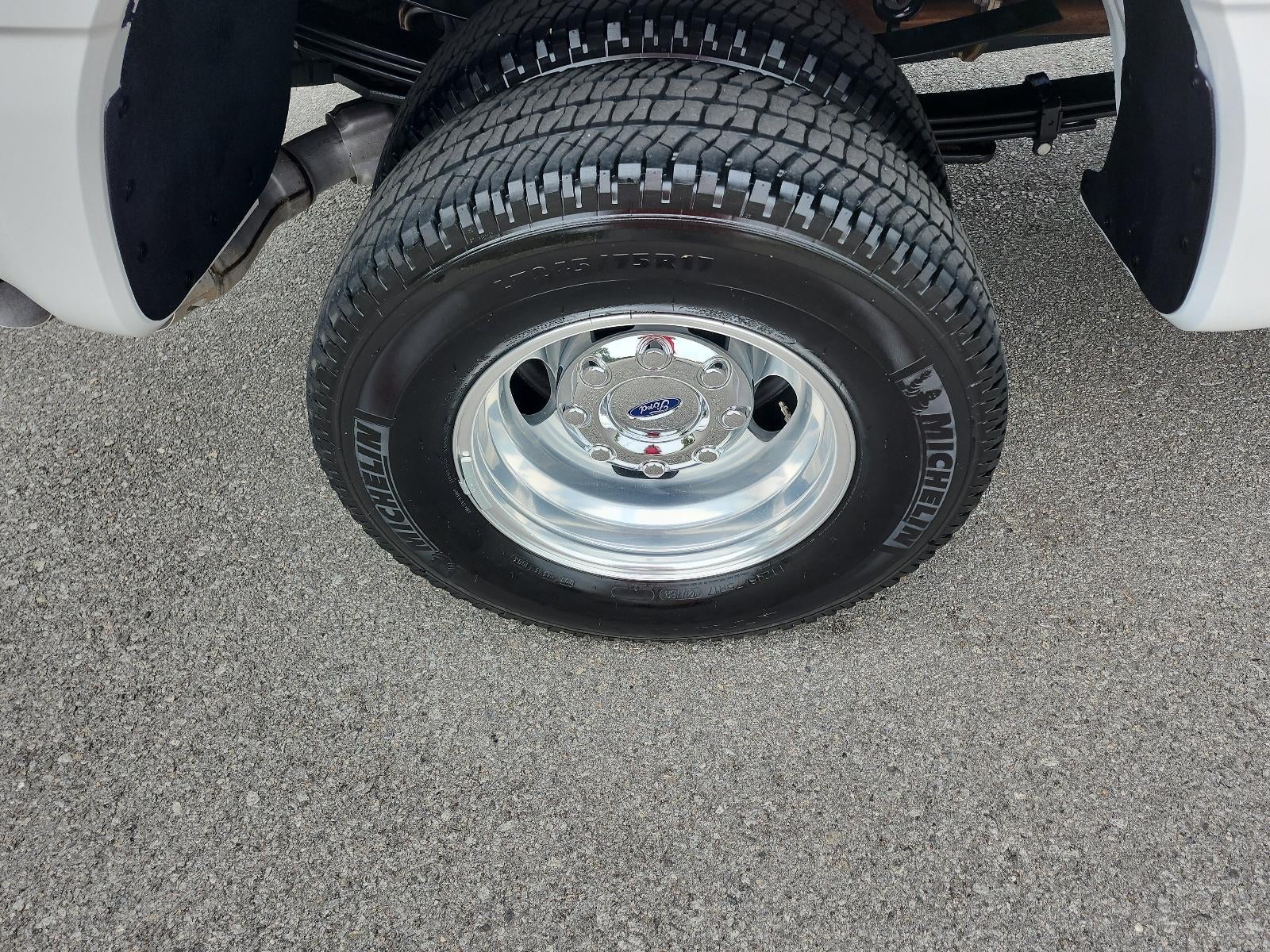 2024 Ford Super Duty F-350 DRW LARIAT