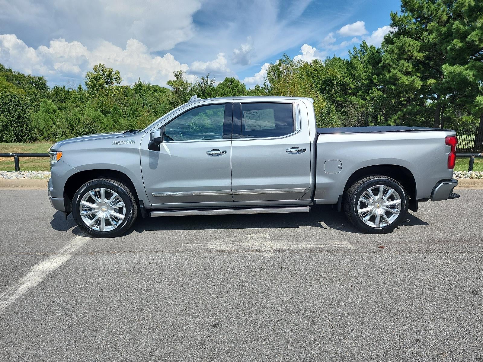 Used 2025 Chevrolet Silverado 1500 High Country with VIN 1GCUKJEL0SZ124708 for sale in Little Rock