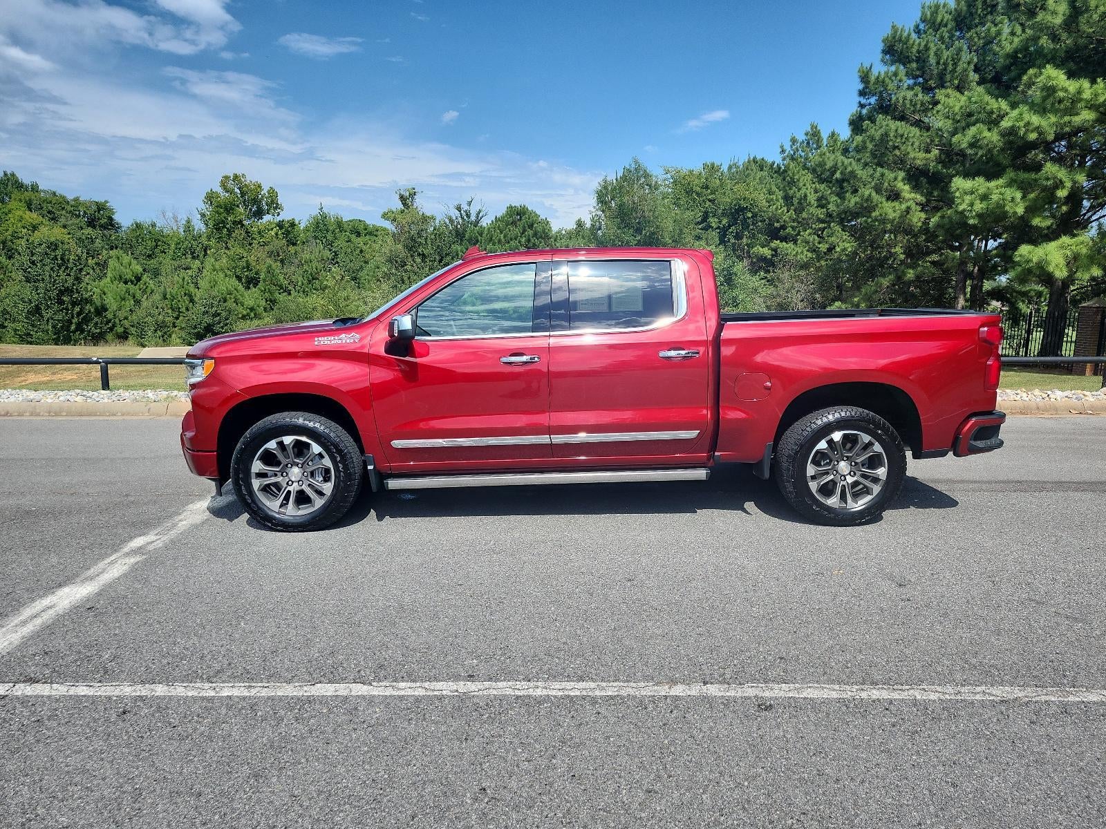Used 2025 Chevrolet Silverado 1500 High Country with VIN 1GCUKJELXSZ262630 for sale in Little Rock