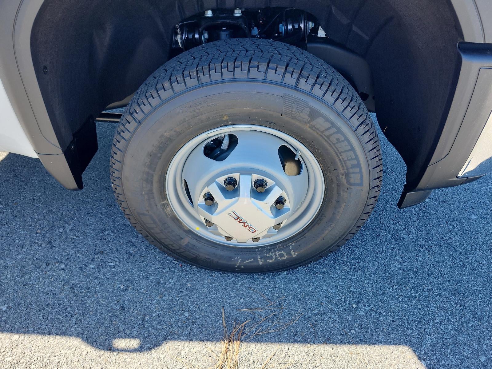 2026 GMC Sierra 3500 HD Chassis Cab 4WD Reg Cab 171" WB, 84.5" CA Pro