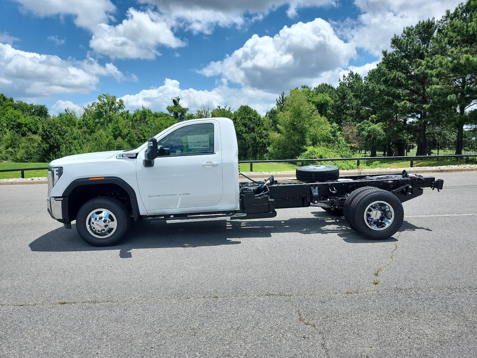 2026 GMC Sierra 3500 HD Chassis Cab 4WD Reg Cab 171" WB, 84.5" CA SLE