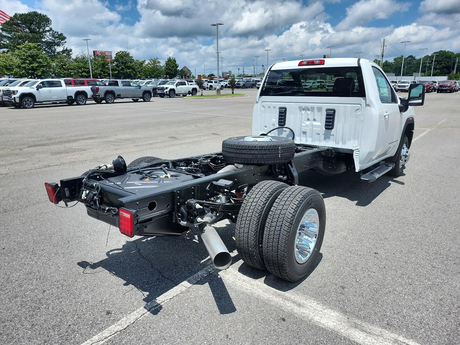 2026 GMC Sierra 3500 HD Chassis Cab 4WD Reg Cab 171" WB, 84.5" CA SLE