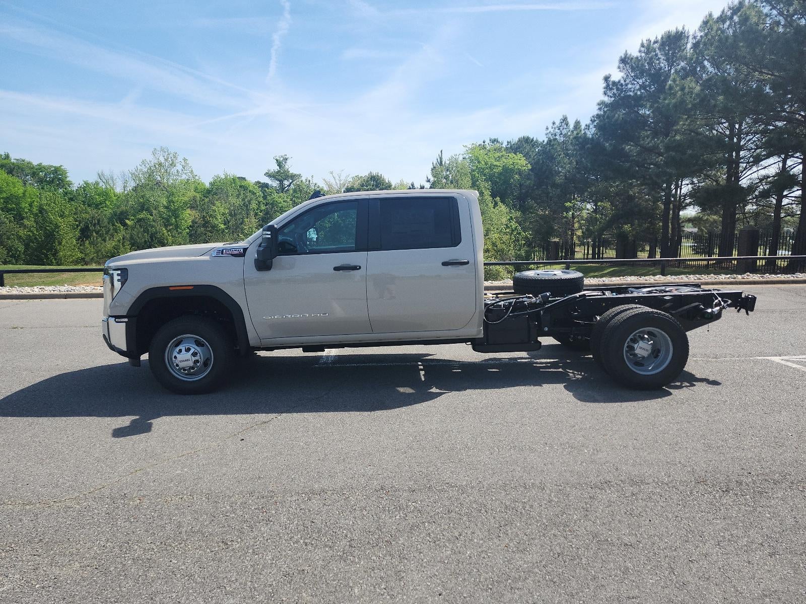 2026 GMC Sierra 3500 HD Chassis Cab 4WD Crew Cab 177" WB, 60" CA Pro