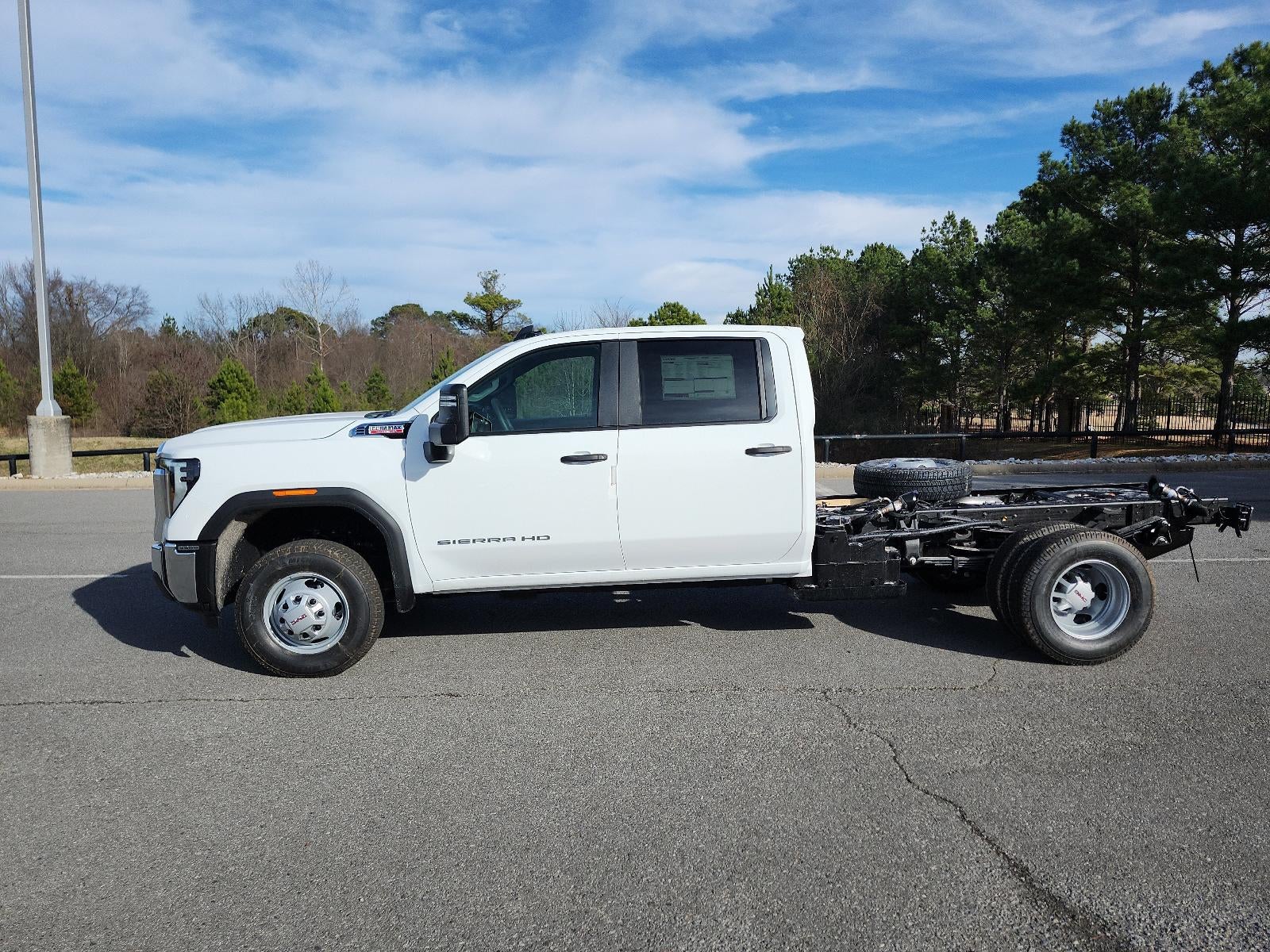 2026 GMC Sierra 3500 HD Chassis Cab 4WD Crew Cab 177" WB, 60" CA Pro