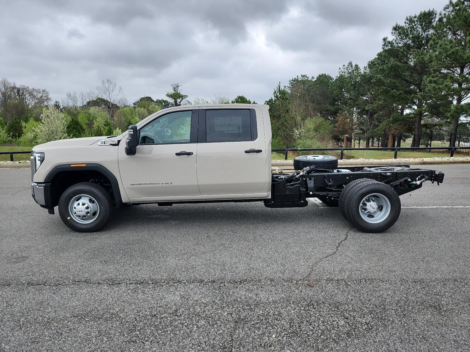 2026 GMC Sierra 3500 HD Chassis Cab 4WD Crew Cab 177" WB, 60" CA Pro
