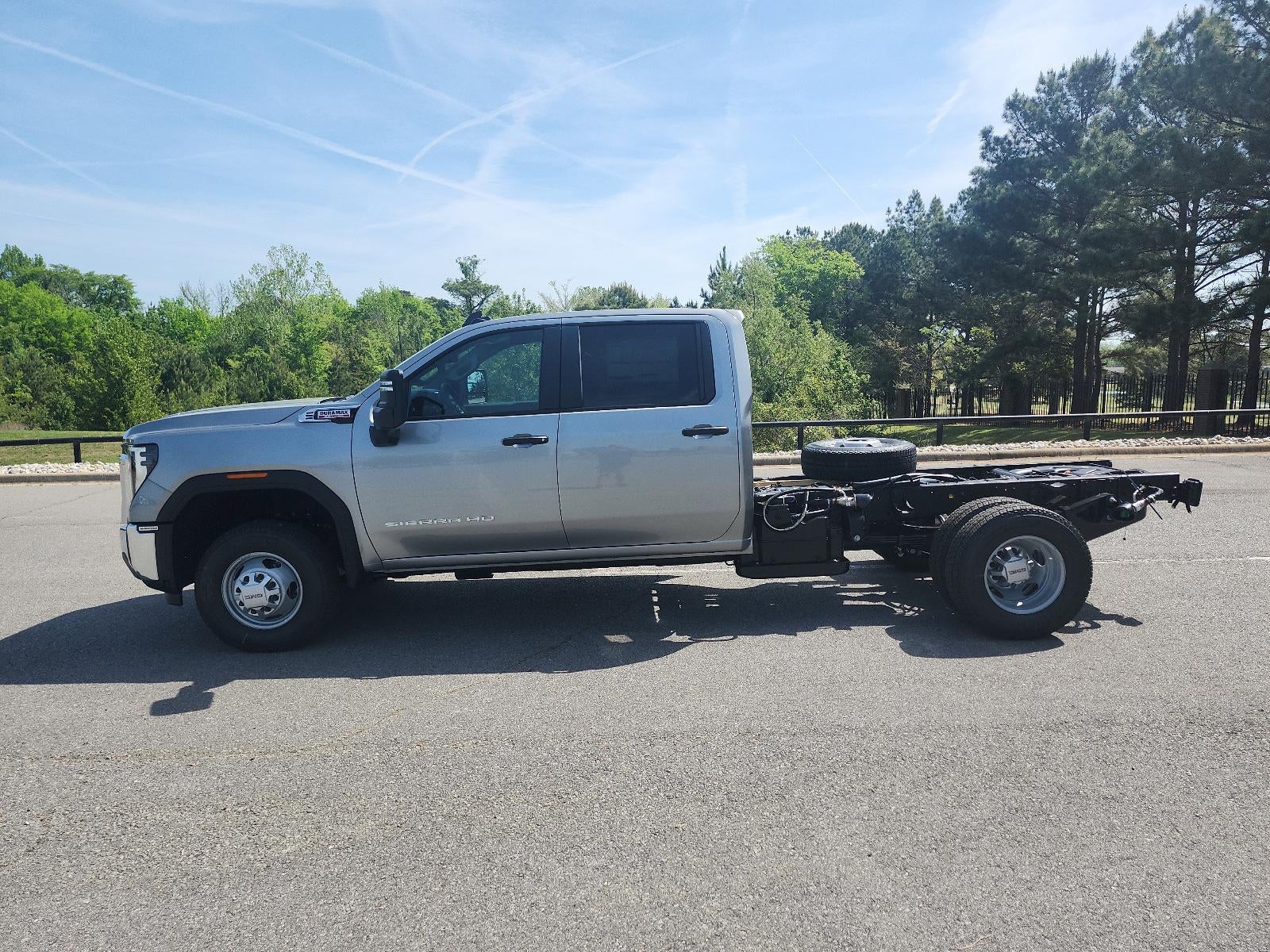 2026 GMC Sierra 3500 HD Chassis Cab 4WD Crew Cab 177" WB, 60" CA Pro