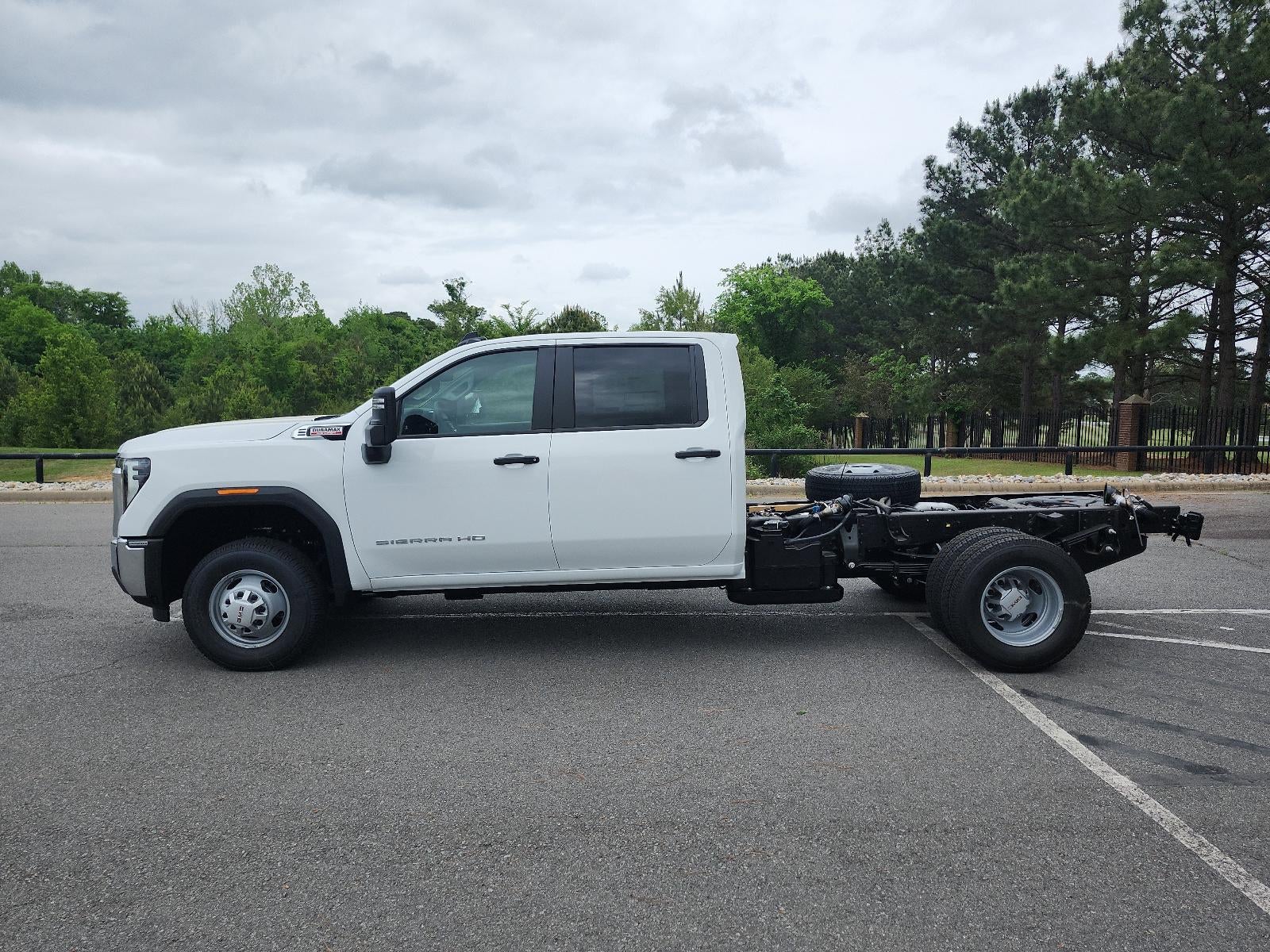 2026 GMC Sierra 3500 HD Chassis Cab 4WD Crew Cab 177" WB, 60" CA Pro