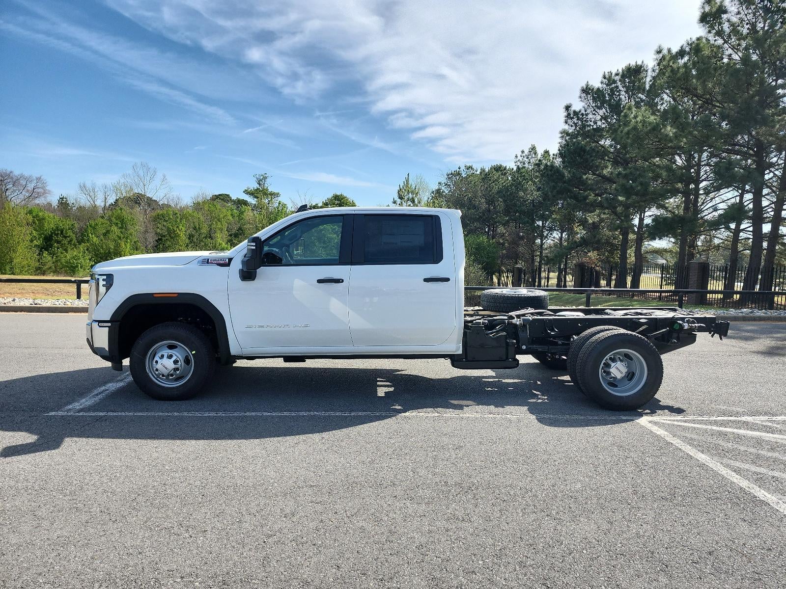 2026 GMC Sierra 3500 HD Chassis Cab 4WD Crew Cab 177" WB, 60" CA Pro