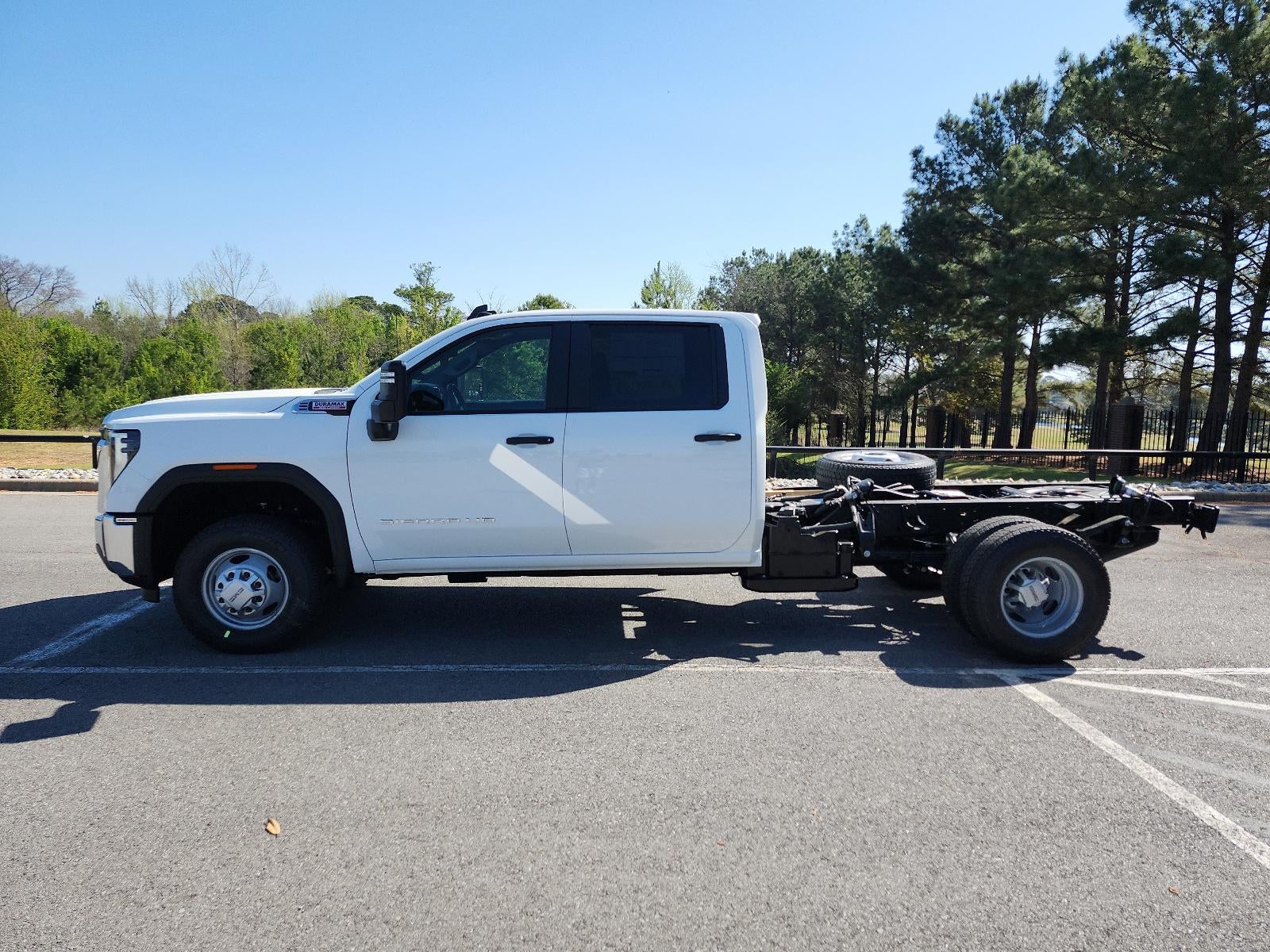 2026 GMC Sierra 3500 HD Chassis Cab 4WD Crew Cab 177" WB, 60" CA Pro