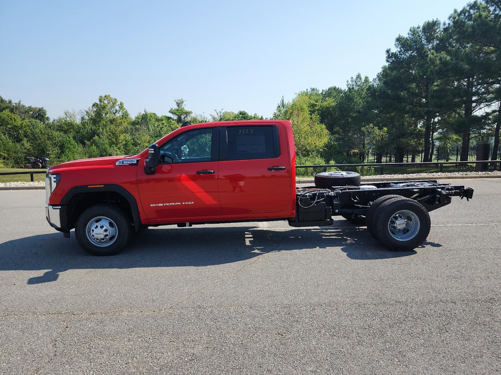 2026 GMC Sierra 3500 HD Chassis Cab 4WD Crew Cab 177" WB, 60" CA Pro