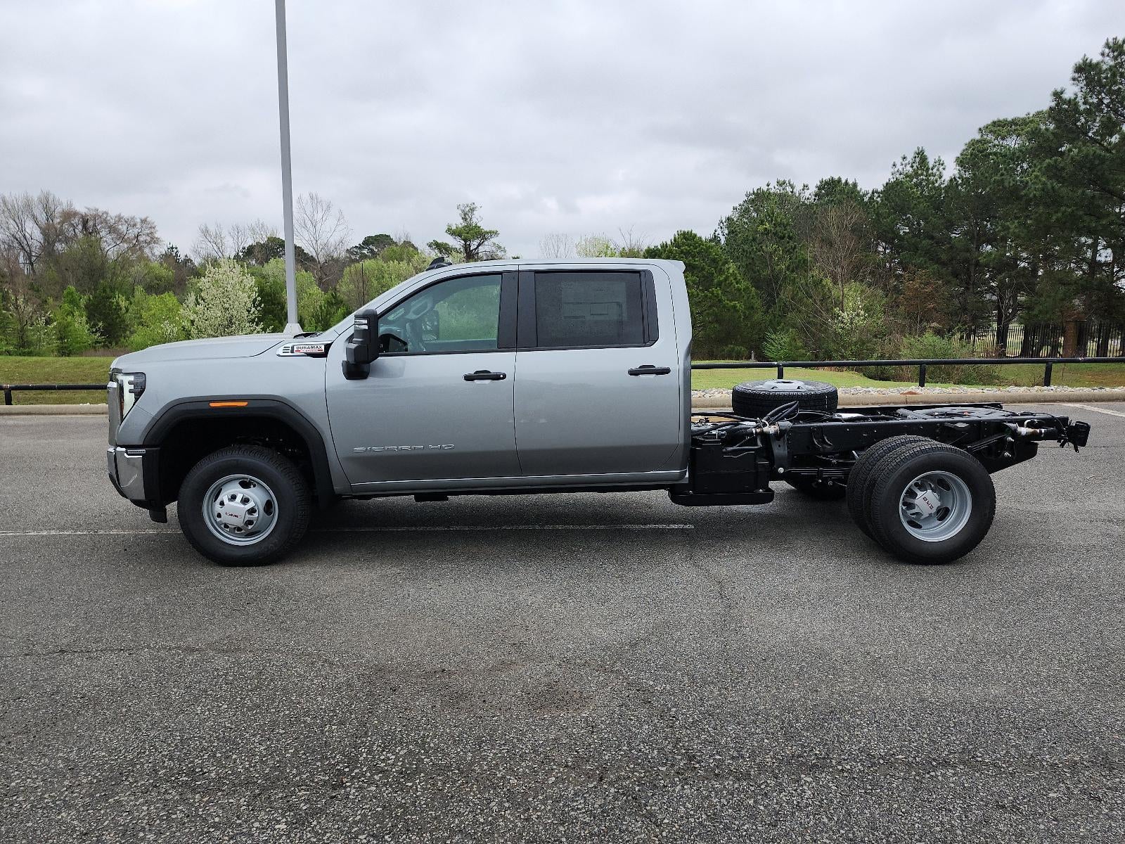 2026 GMC Sierra 3500 HD Chassis Cab 4WD Crew Cab 177" WB, 60" CA Pro