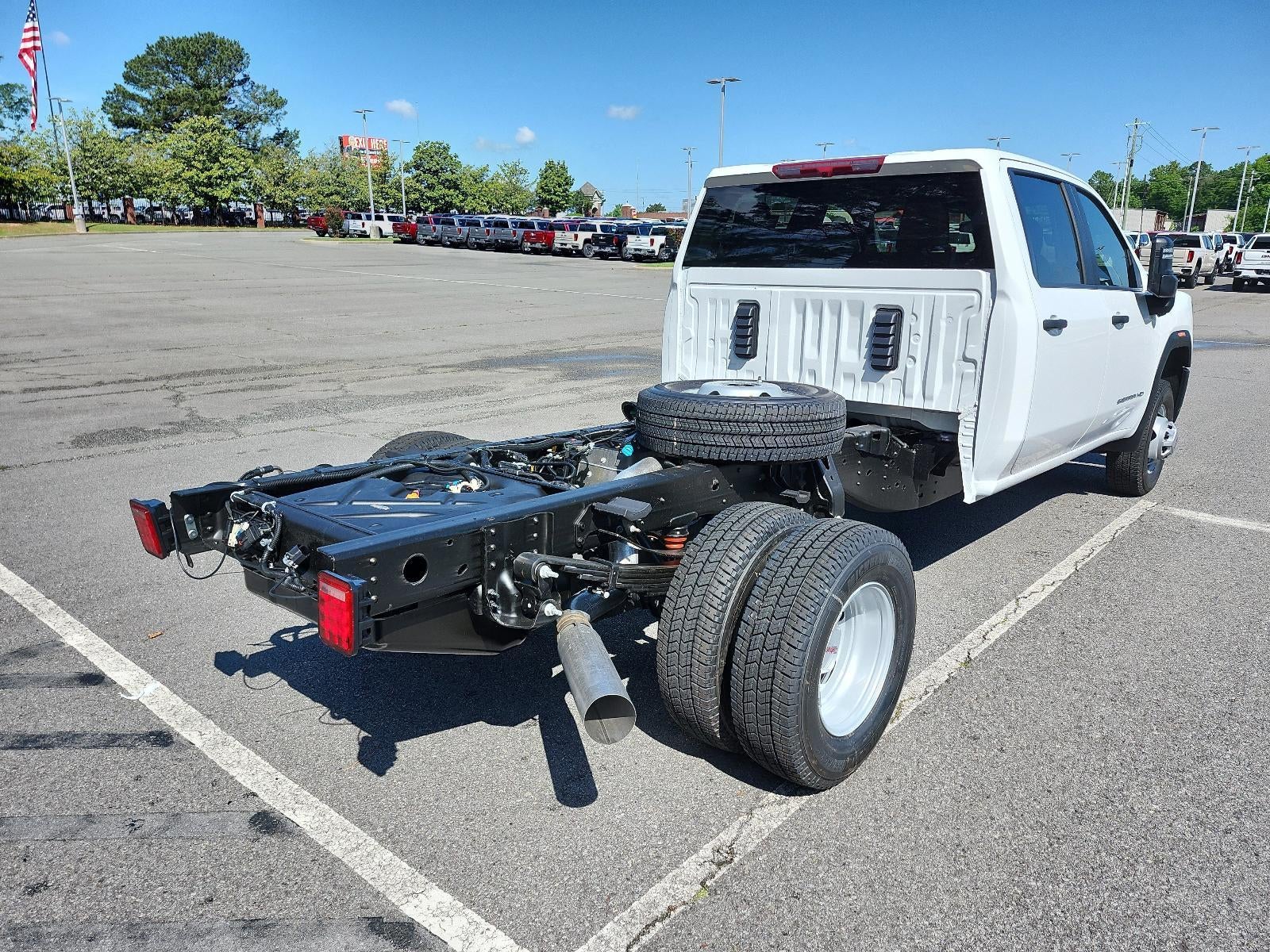 2026 GMC Sierra 3500 HD Chassis Cab 4WD Crew Cab 177" WB, 60" CA Pro