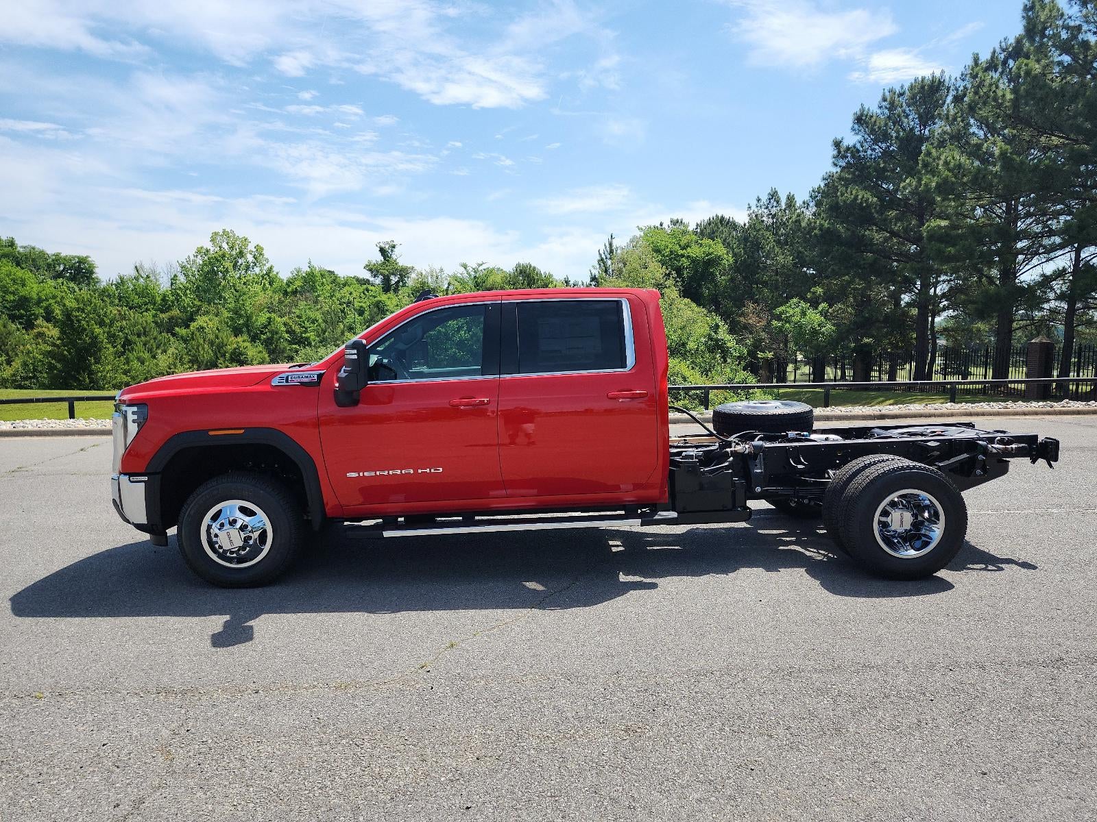 2026 GMC Sierra 3500 HD Chassis Cab 4WD Crew Cab 177" WB, 60" CA SLE