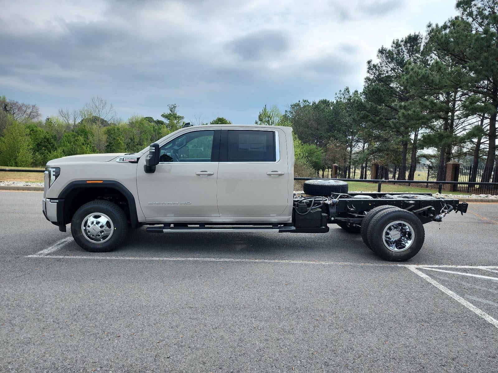 2026 GMC Sierra 3500 HD Chassis Cab 4WD Crew Cab 177" WB, 60" CA SLE