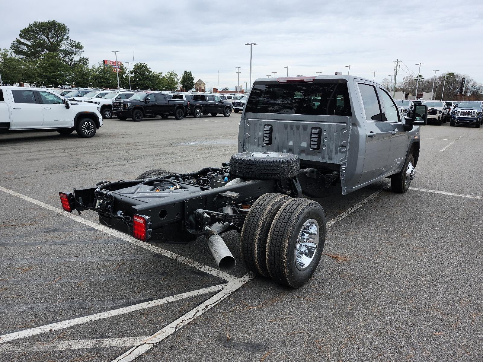 2026 GMC Sierra 3500 HD Chassis Cab 4WD Crew Cab 177" WB, 60" CA SLE