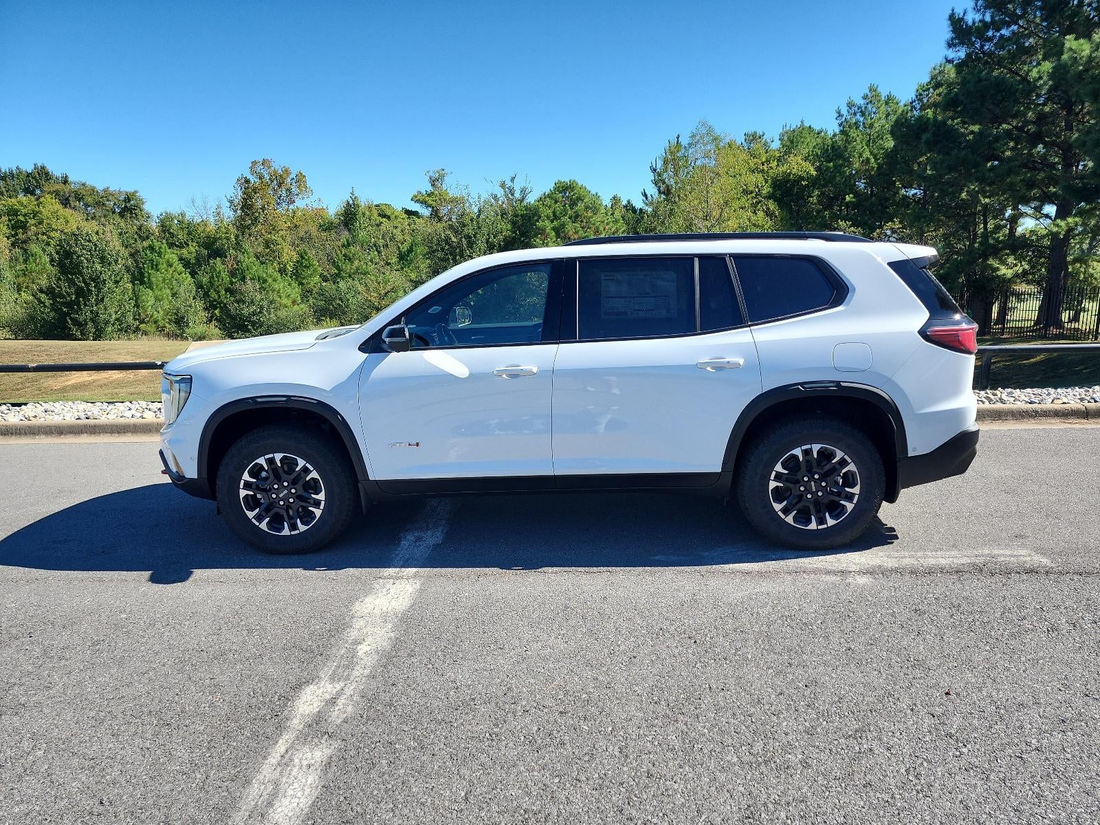 2027 GMC Acadia AWD AT4