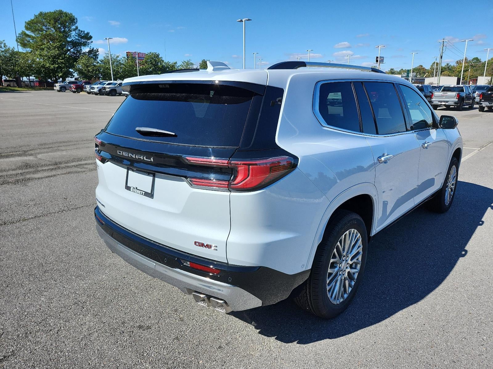 2026 GMC Acadia FWD Denali
