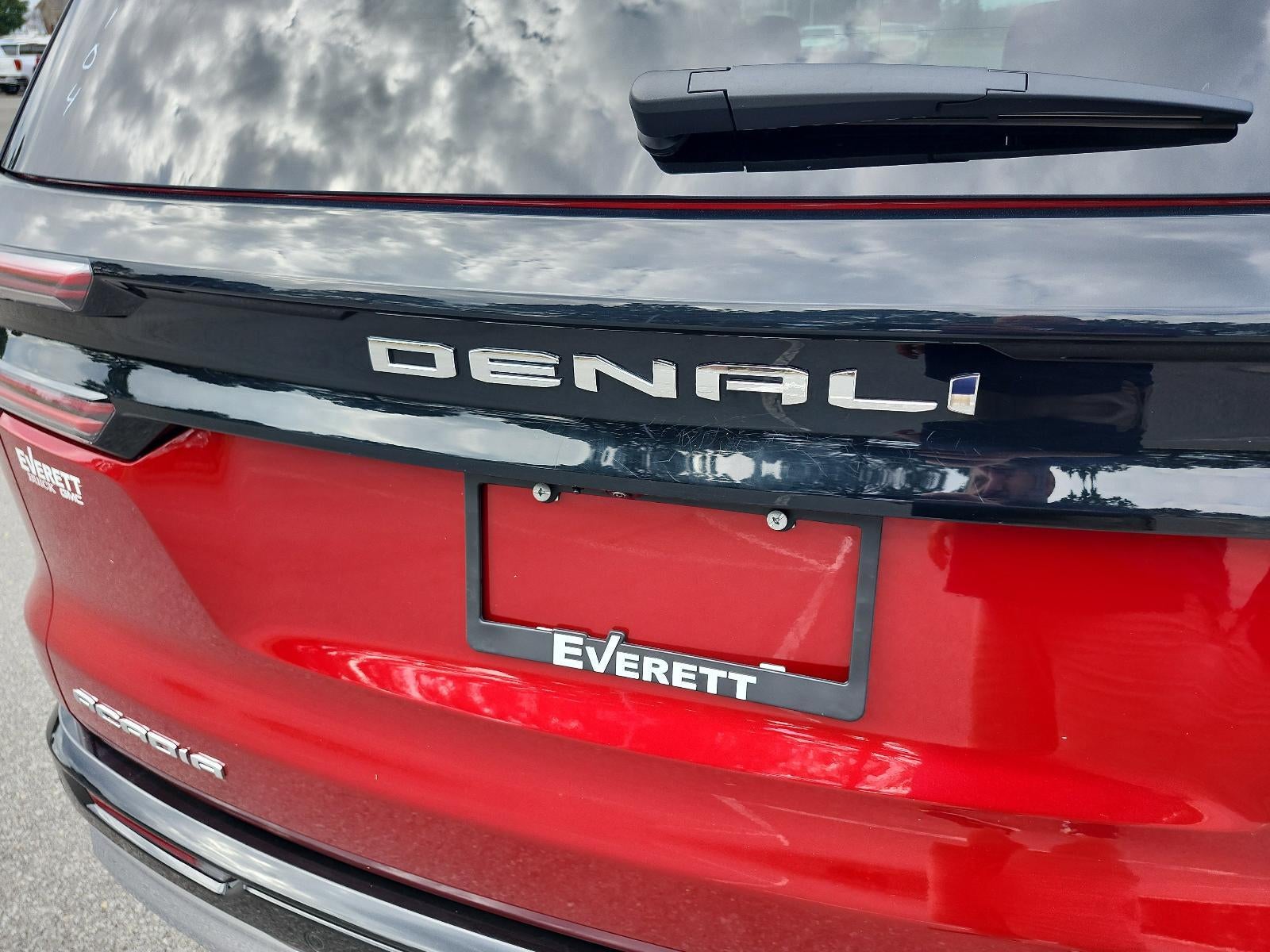 2025 GMC Acadia FWD Denali