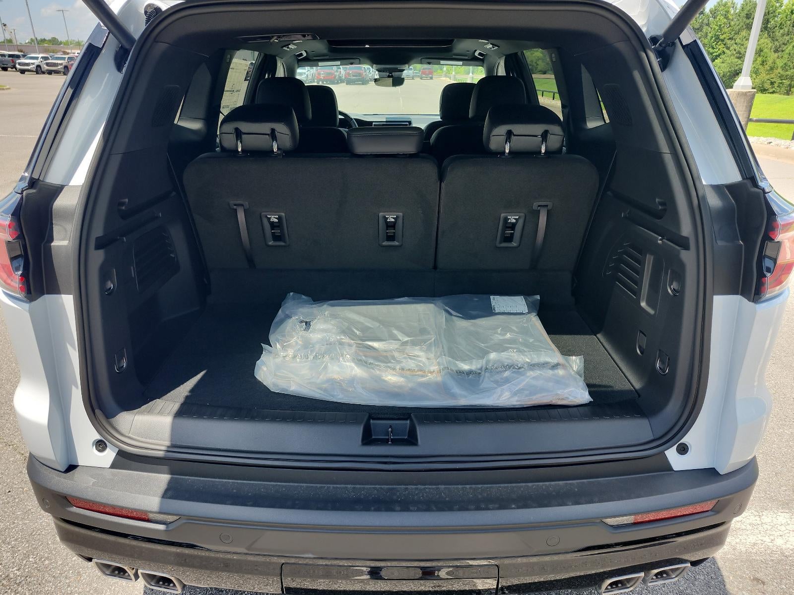 2026 GMC Acadia AT4 - Photo 8