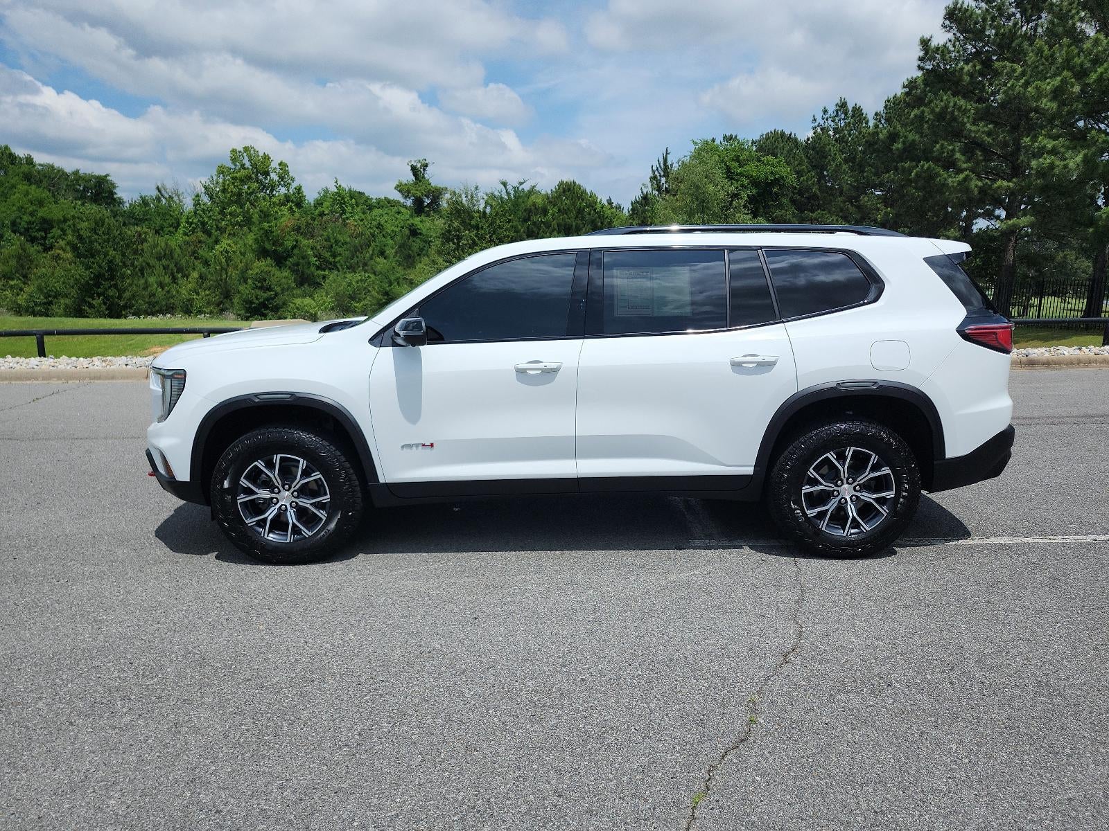 2026 GMC Acadia AWD AT4