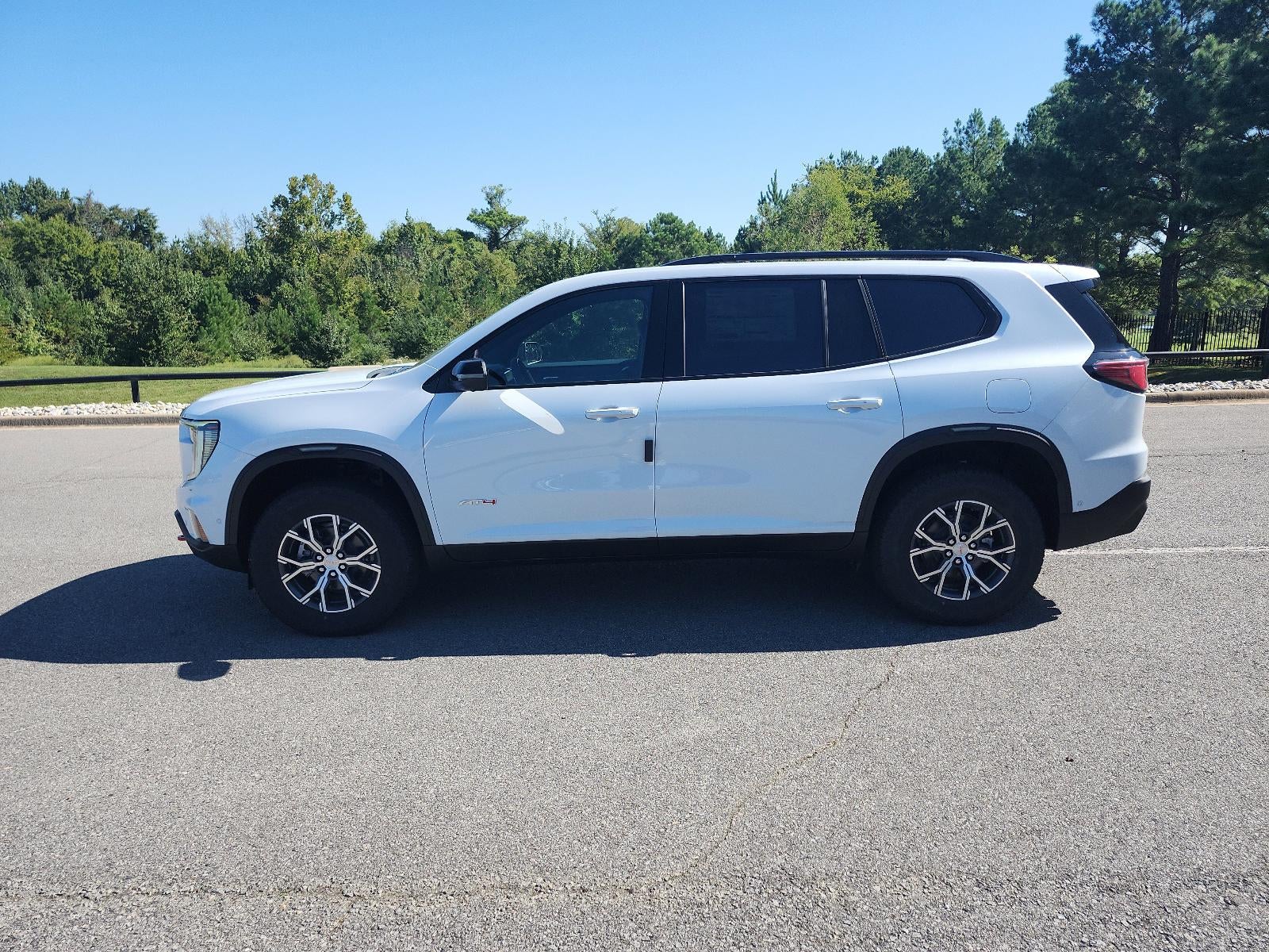 2026 GMC Acadia AWD AT4
