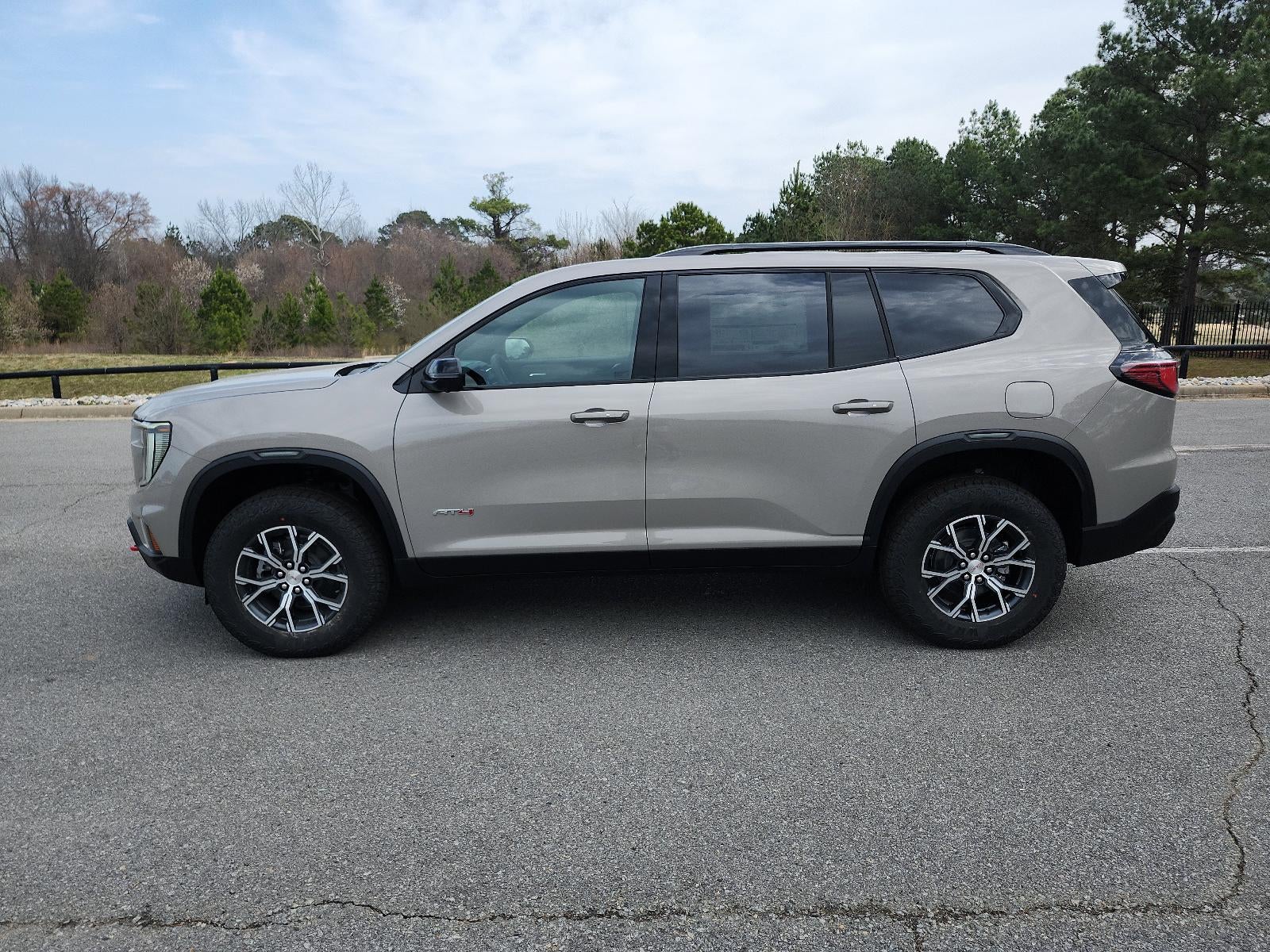 2026 GMC Acadia AWD AT4