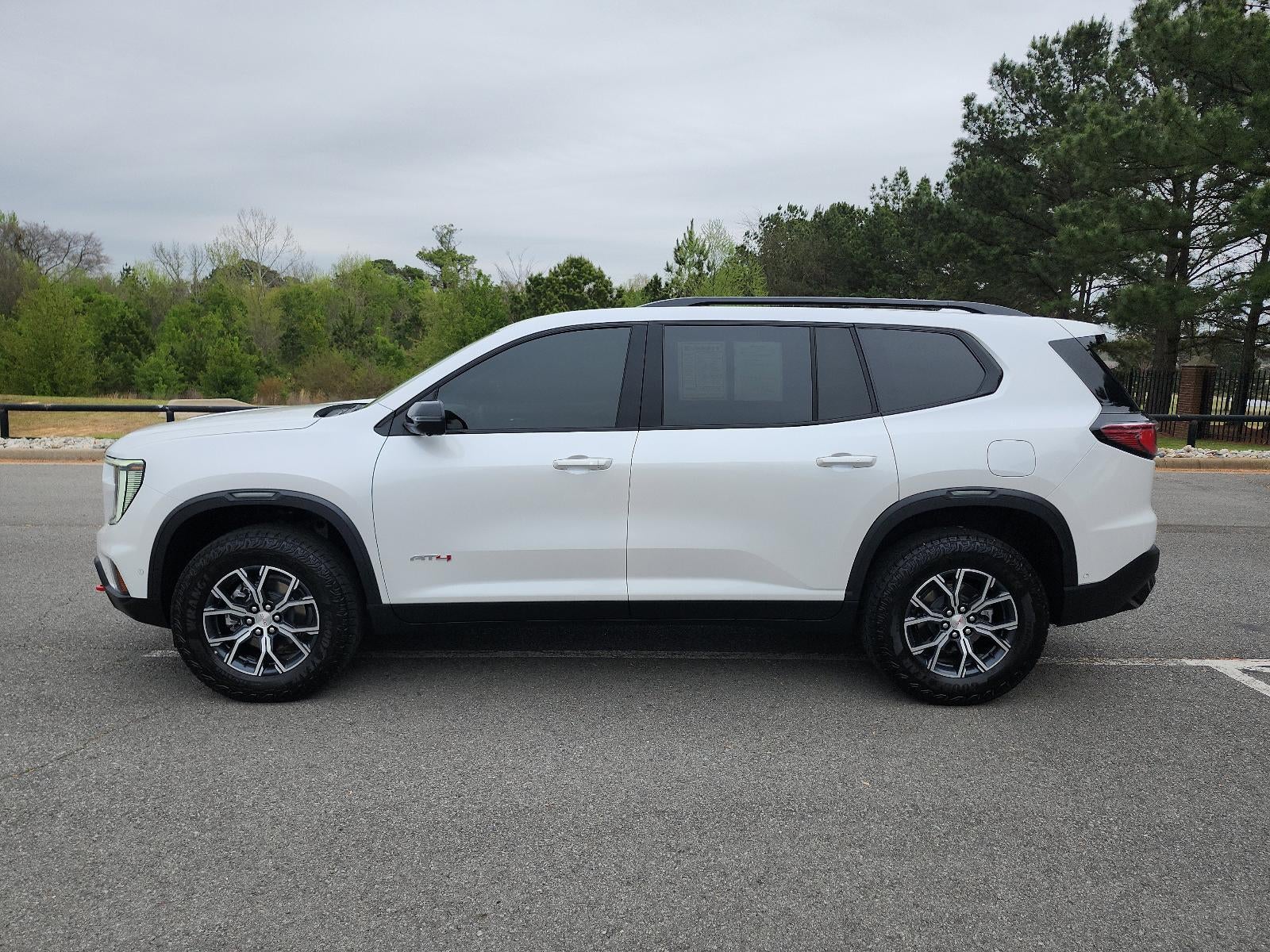 2025 GMC Acadia AWD AT4