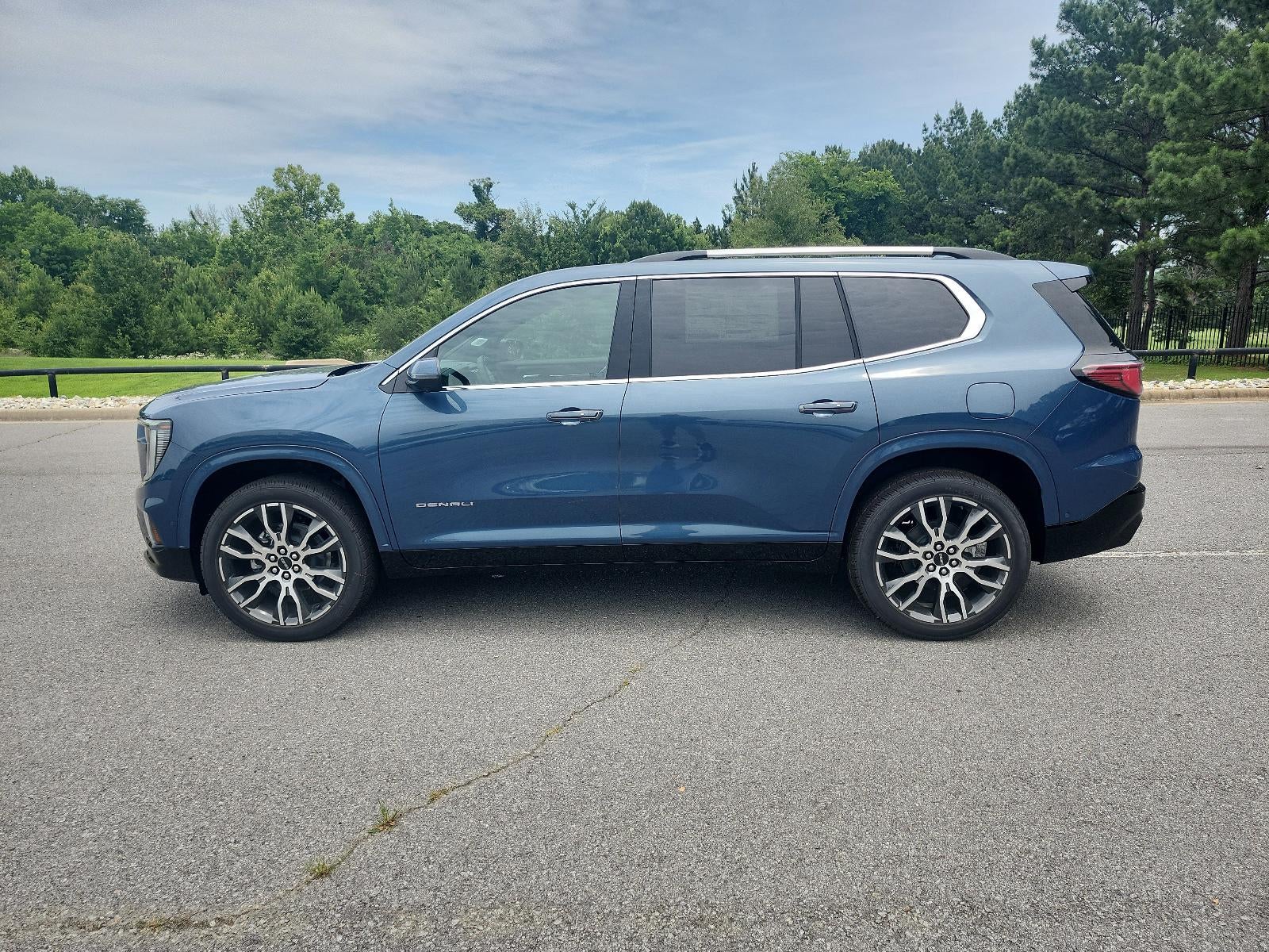 2026 GMC Acadia FWD Denali Ultimate