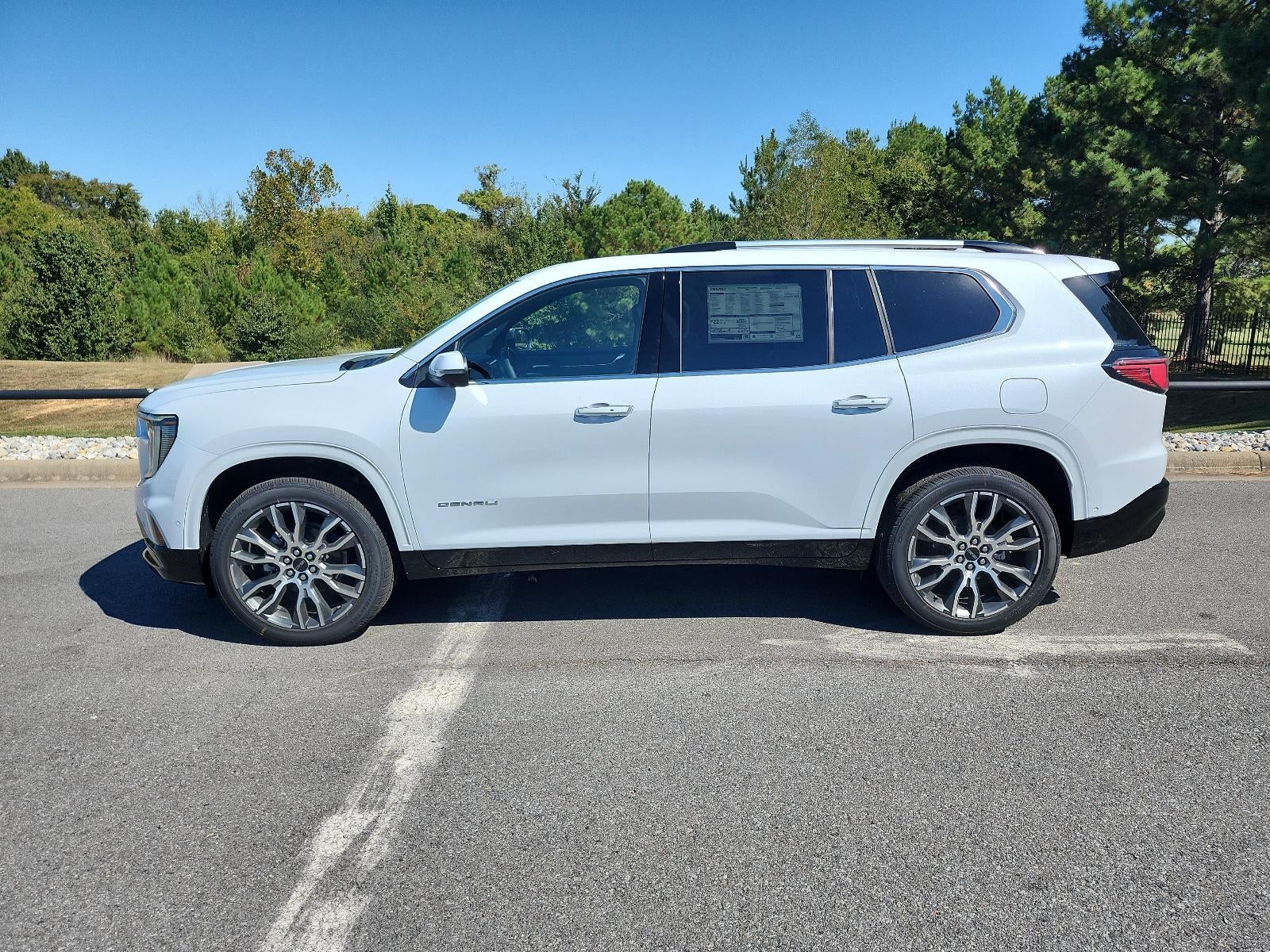 2027 GMC Acadia FWD Denali Ultimate