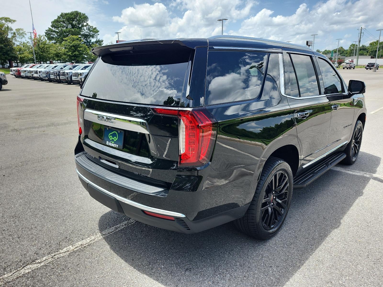 2023 GMC Yukon SLT