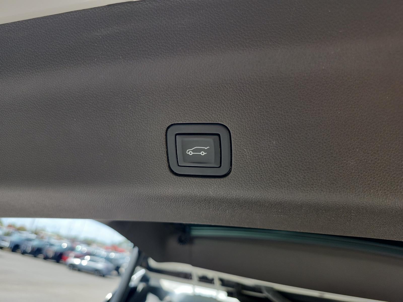 2023 GMC Yukon SLT - Photo 11