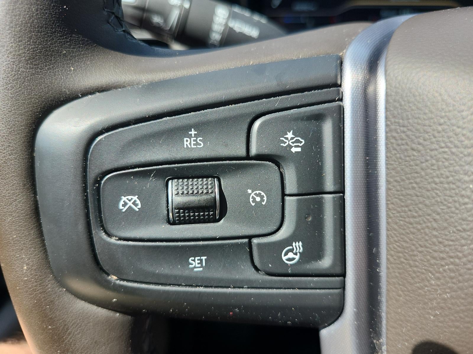 2023 GMC Yukon SLT - Photo 25