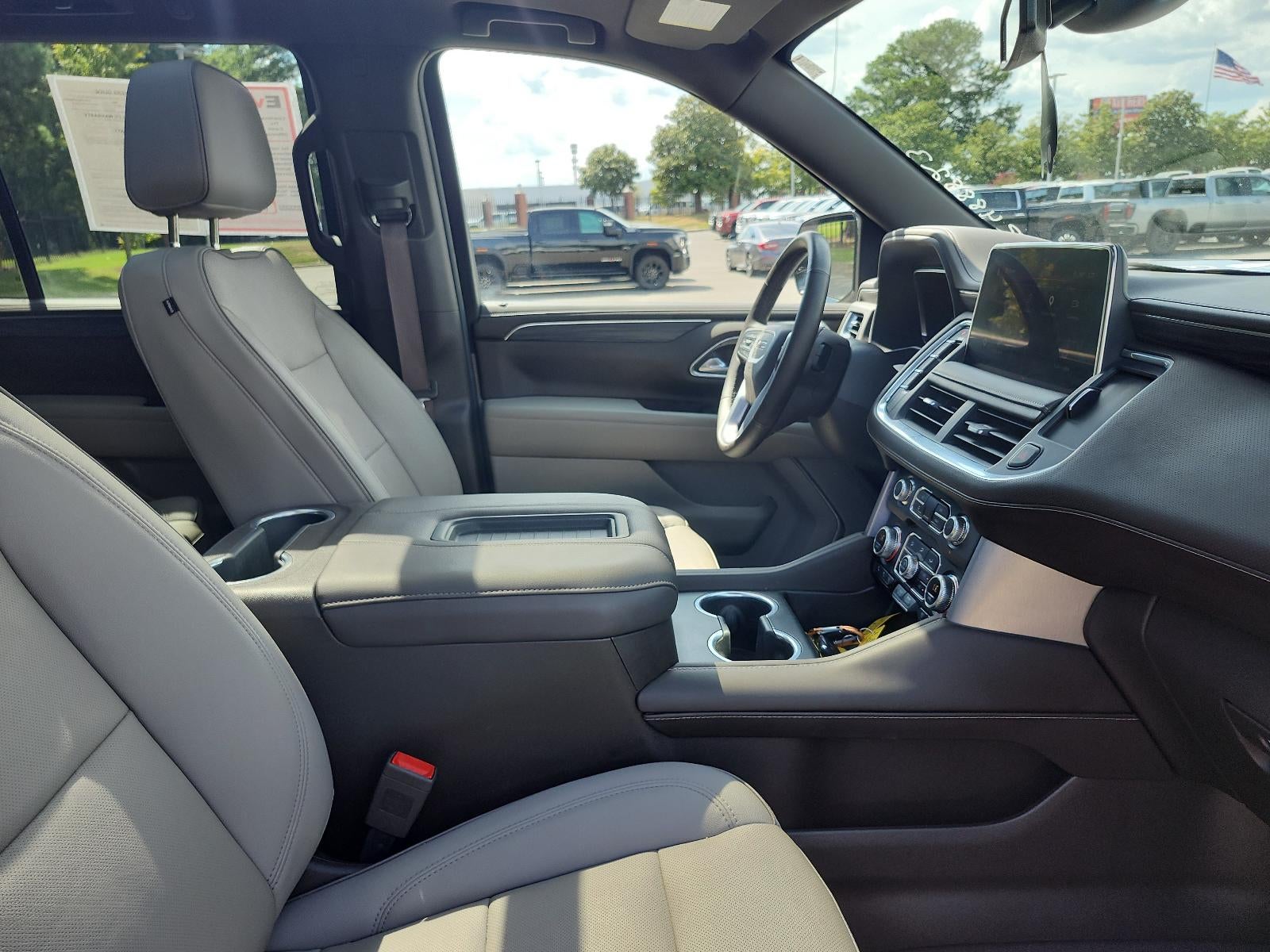 2023 GMC Yukon SLT - Photo 8