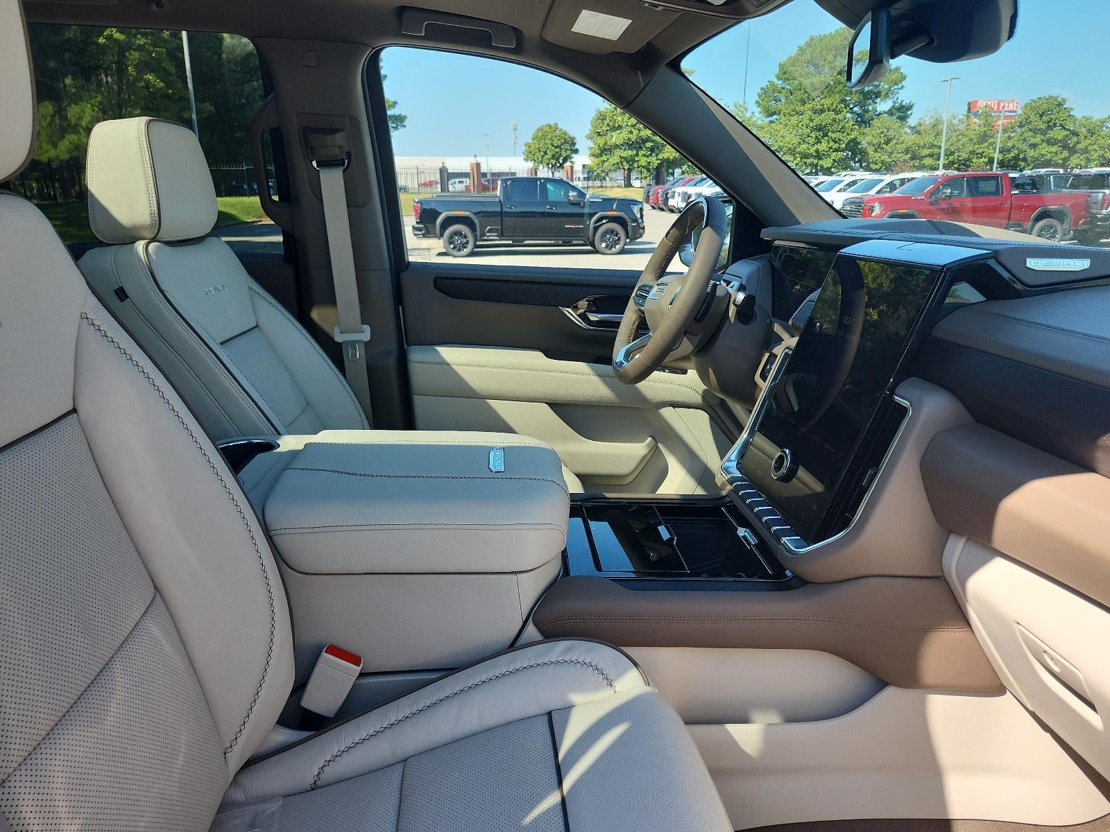 2027 GMC Yukon Denali - Photo 6