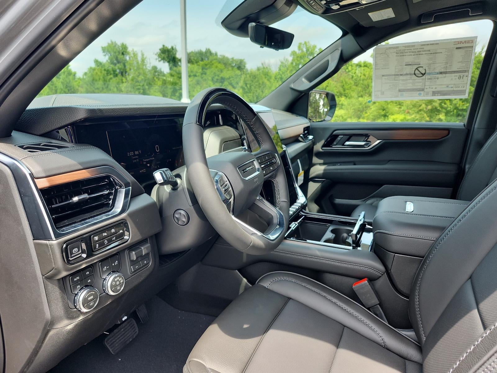 2026 GMC Yukon Denali - Photo 13