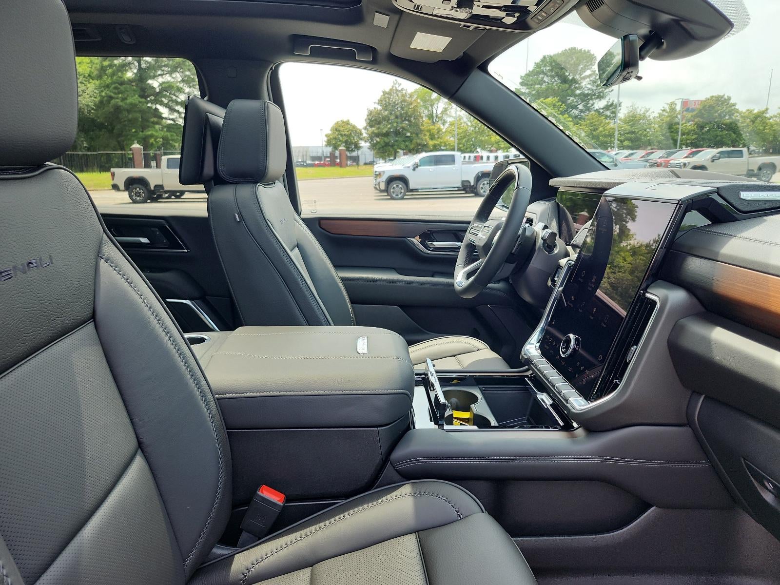 2026 GMC Yukon Denali - Photo 6