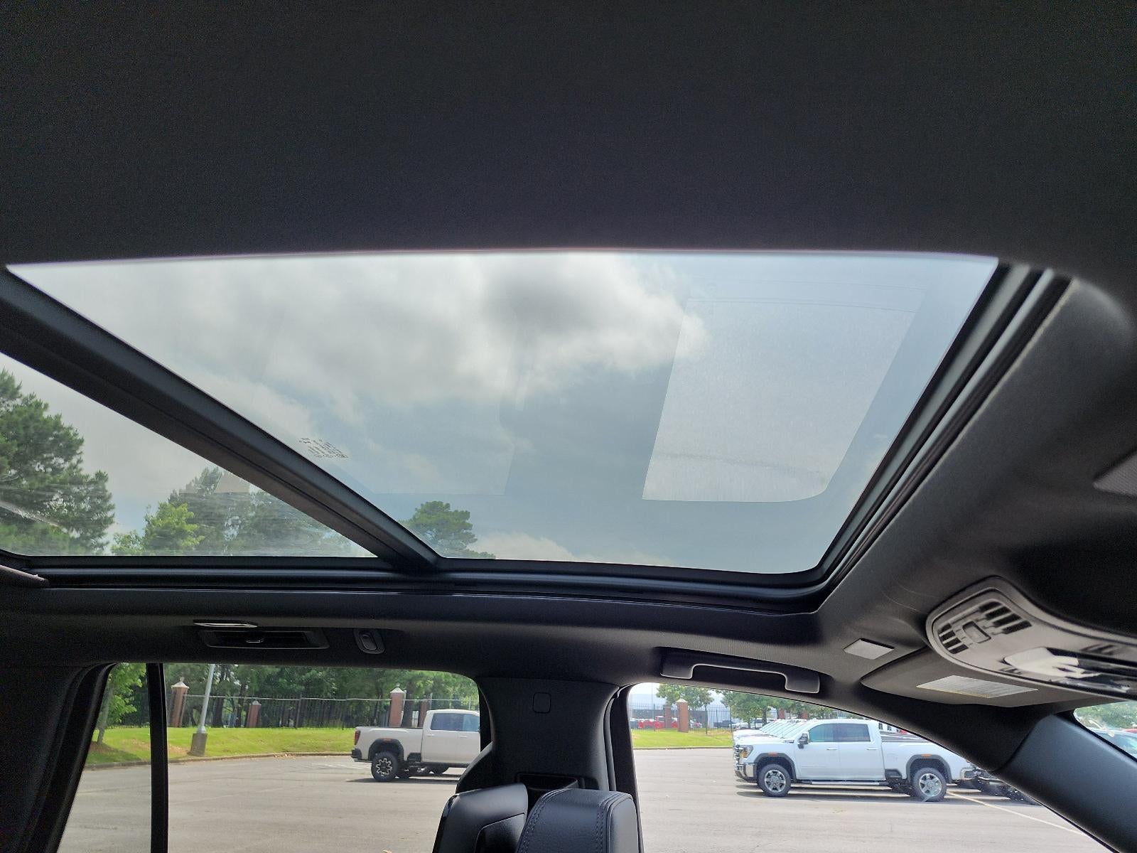 2026 GMC Yukon Denali - Photo 7