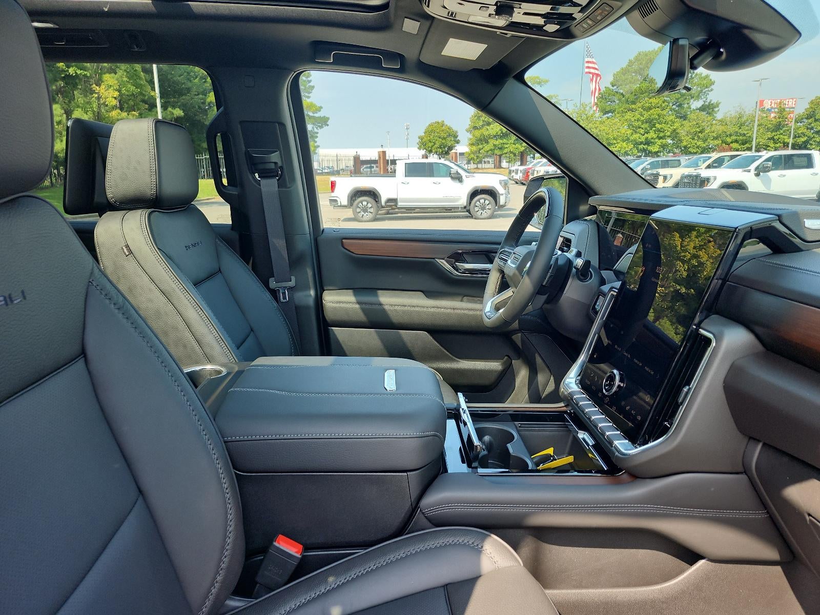 2026 GMC Yukon XL Denali - Photo 6