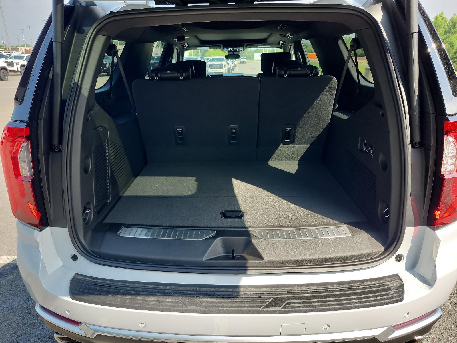 2026 GMC Yukon XL Denali - Photo 8