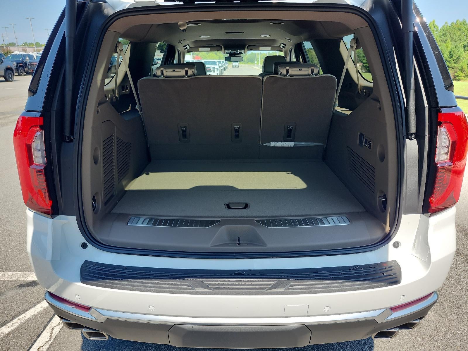 2026 GMC Yukon XL Denali - Photo 7
