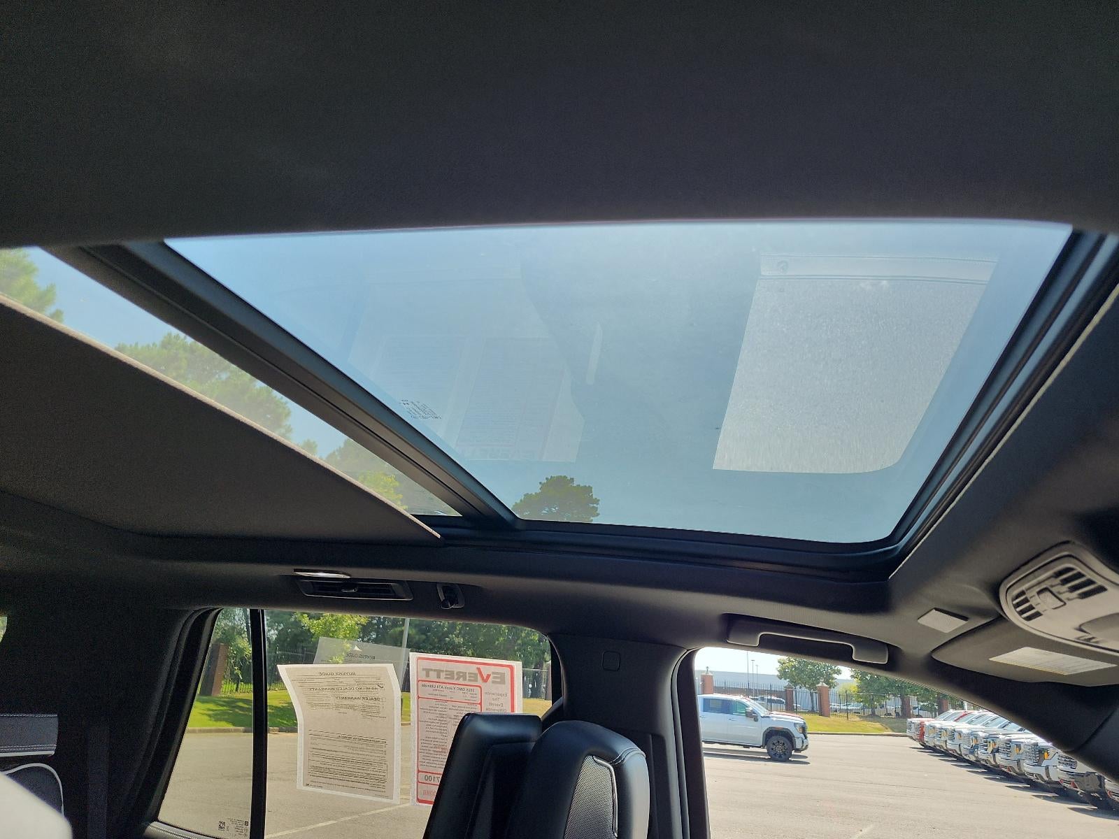 2025 GMC Yukon AT4 Ultimate - Photo 10