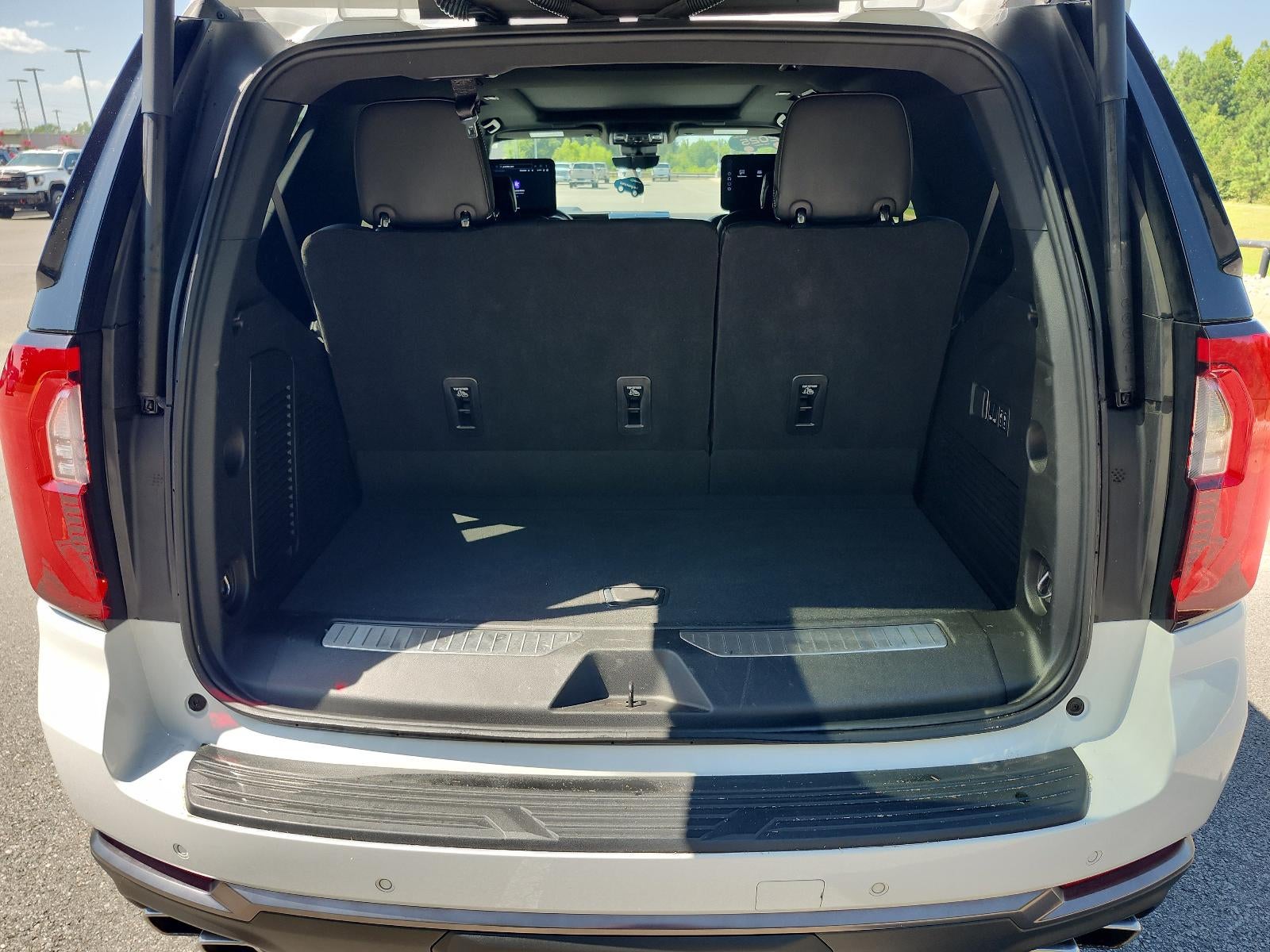 2025 GMC Yukon AT4 Ultimate - Photo 12