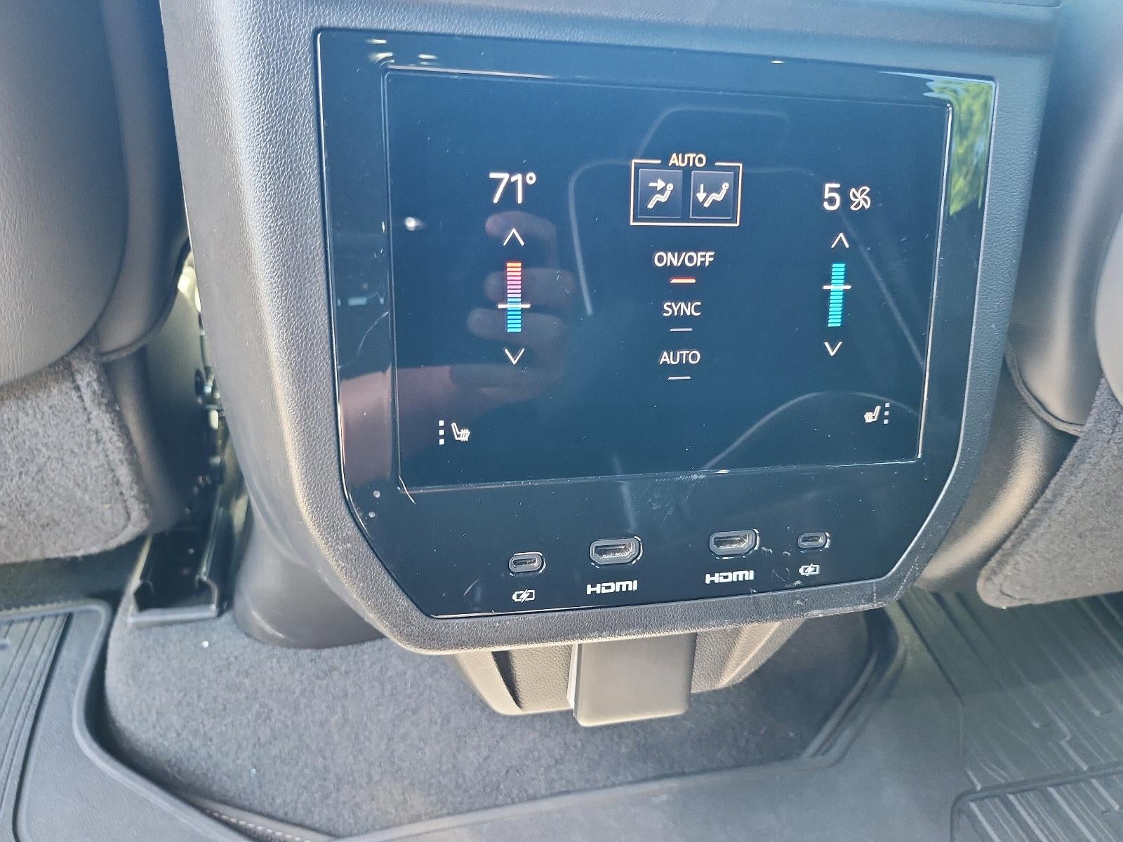 2025 GMC Yukon AT4 Ultimate - Photo 16