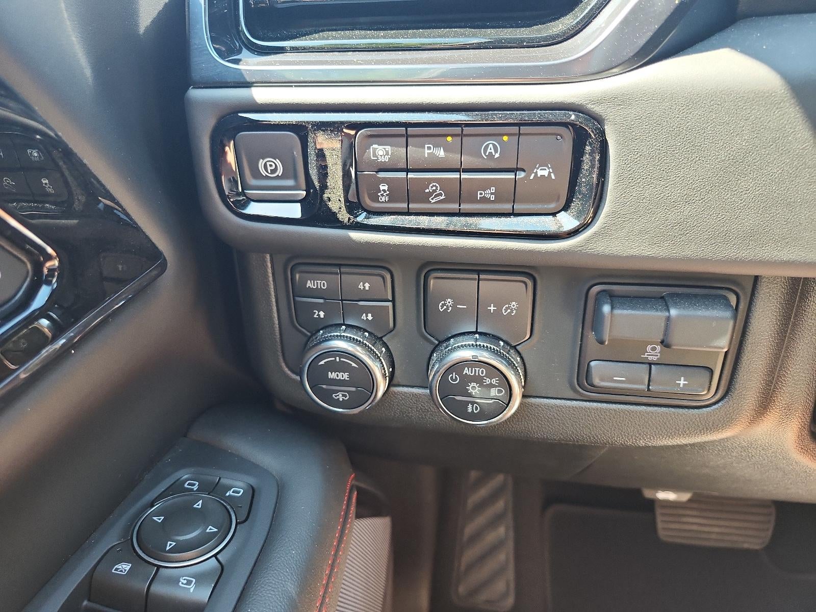 2025 GMC Yukon AT4 Ultimate - Photo 24