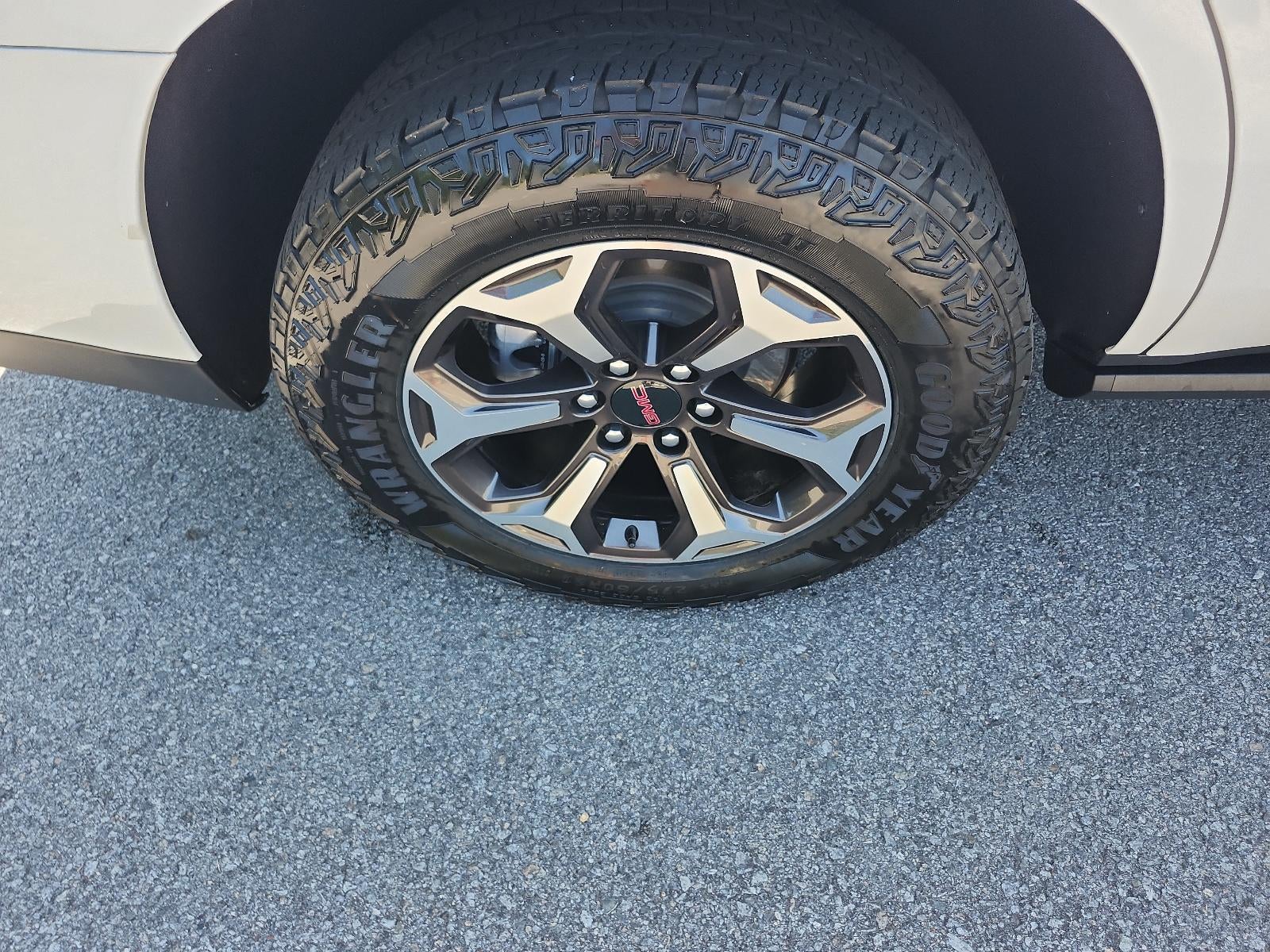 2025 GMC Yukon AT4 Ultimate - Photo 6