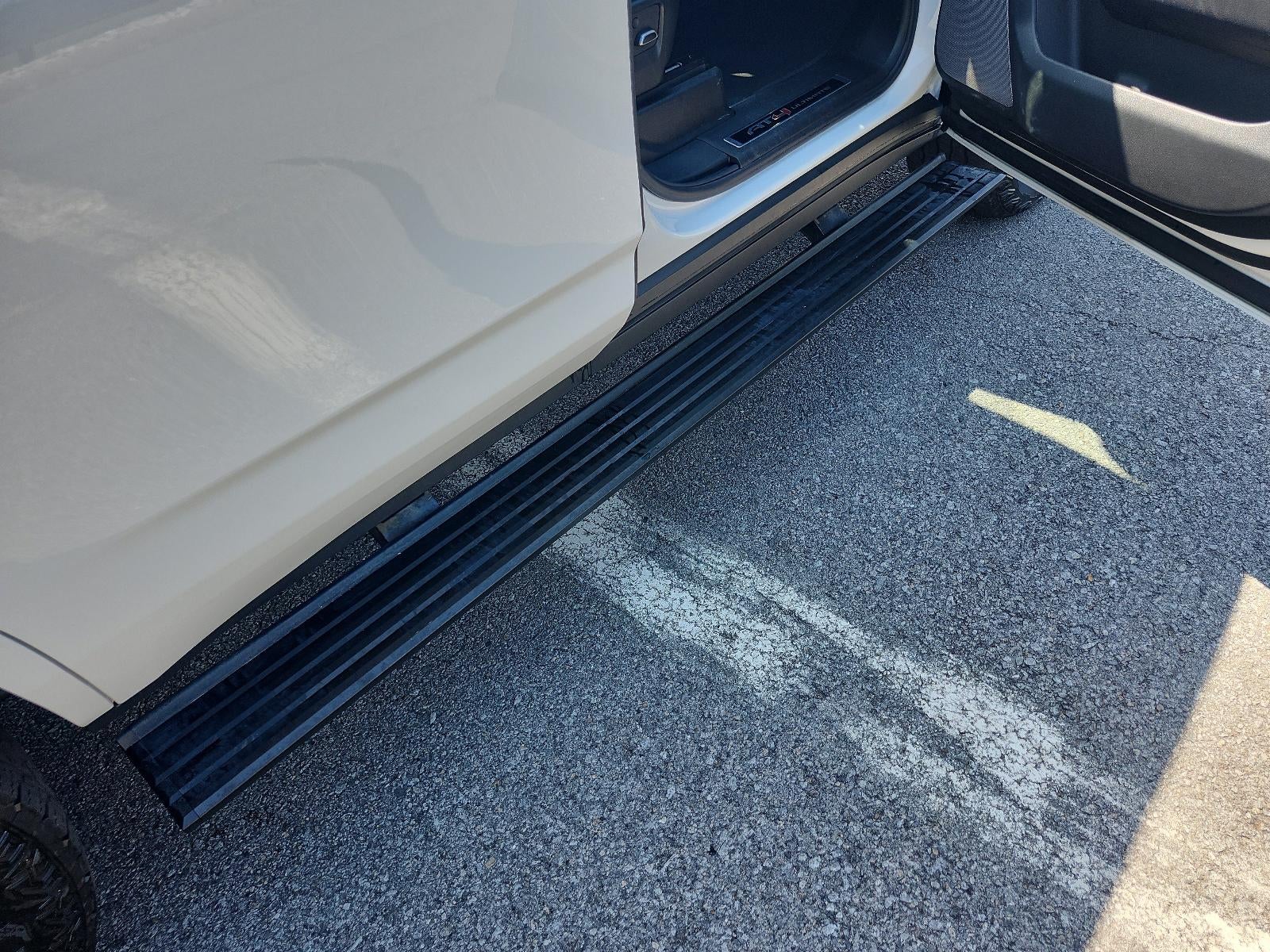 2025 GMC Yukon AT4 Ultimate - Photo 7