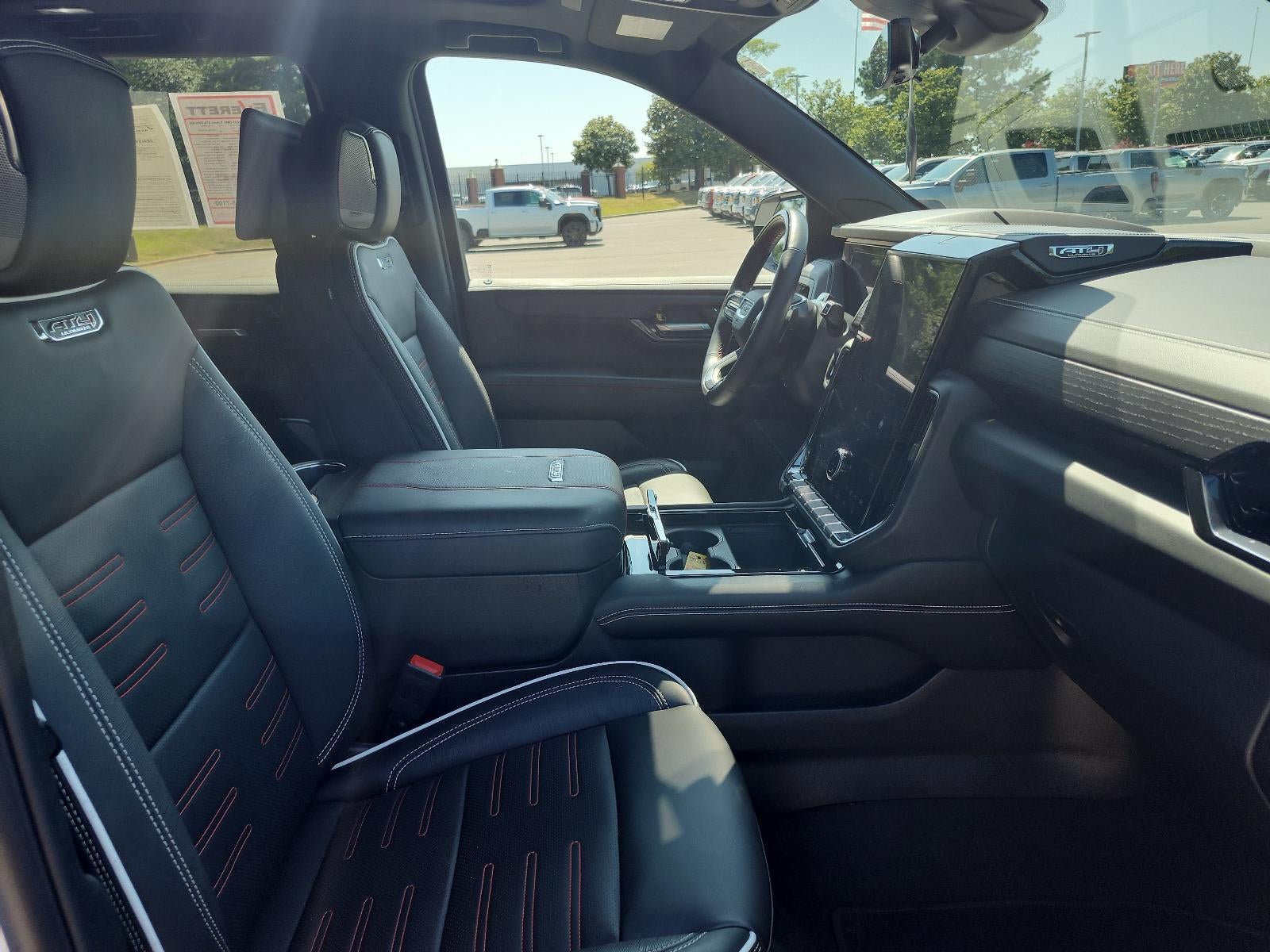 2025 GMC Yukon AT4 Ultimate - Photo 8
